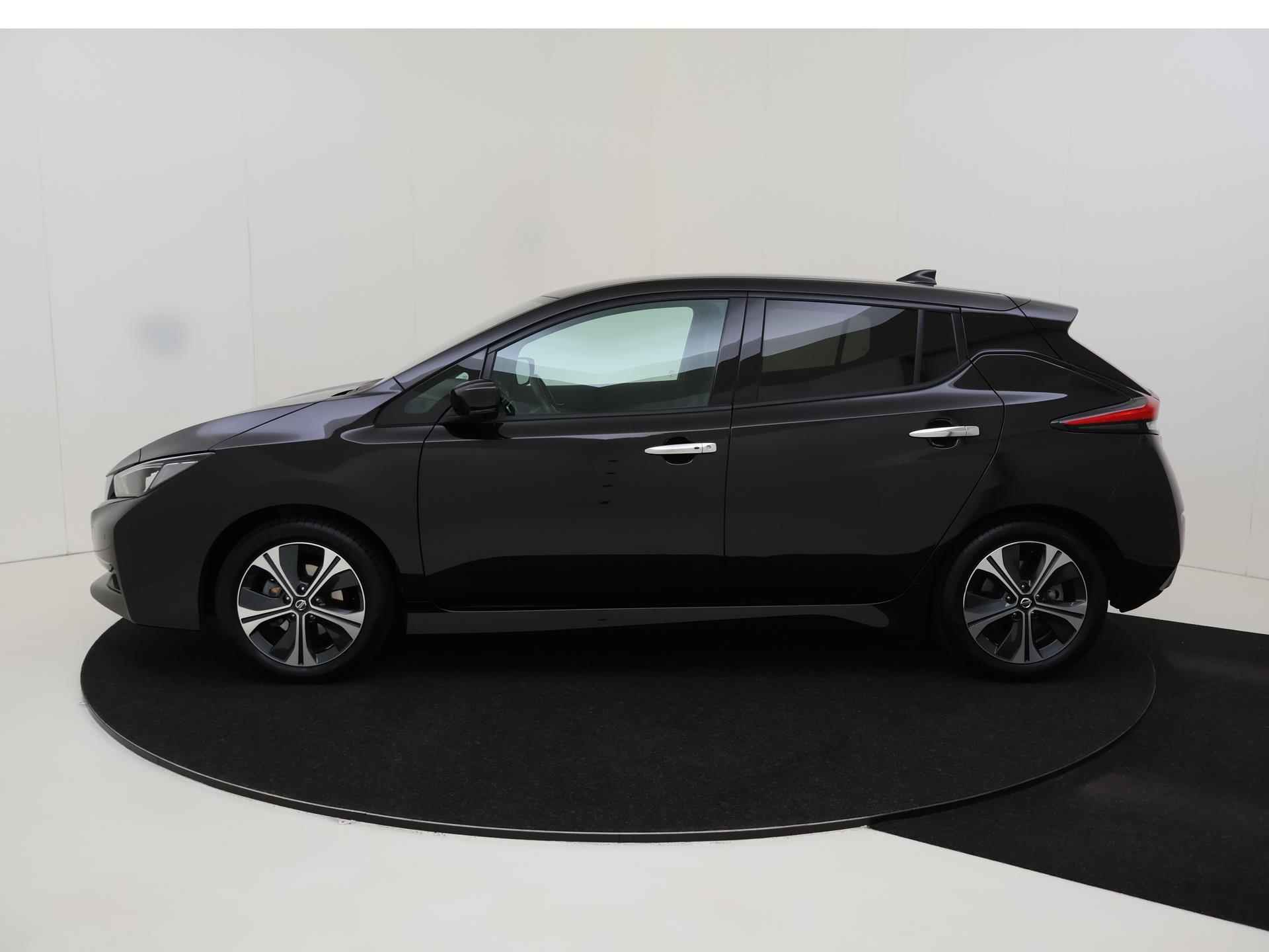 Nissan LEAF Tekna 40 kWh | Subsidie Mogelijk|  Navigatie | Apple Carplay/Android Auto | Stoelverwarming | Lederen bekleding | Climate Control | Cruise Control Adaptief | 360 Camera | 17 inch Velgen | LED Koplampen | Bose Premium Audio | - 2/28