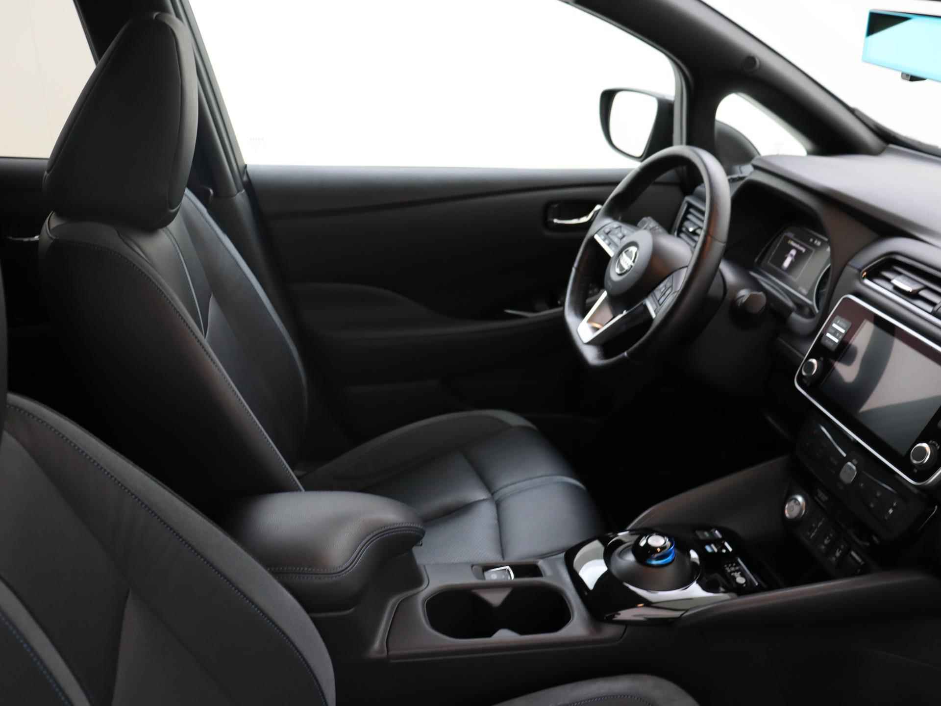 Nissan LEAF Tekna 40 kWh | Subsidie Mogelijk|  Navigatie | Apple Carplay/Android Auto | Stoelverwarming | Lederen bekleding | Climate Control | Cruise Control Adaptief | 360 Camera | 17 inch Velgen | LED Koplampen | Bose Premium Audio | - 18/28