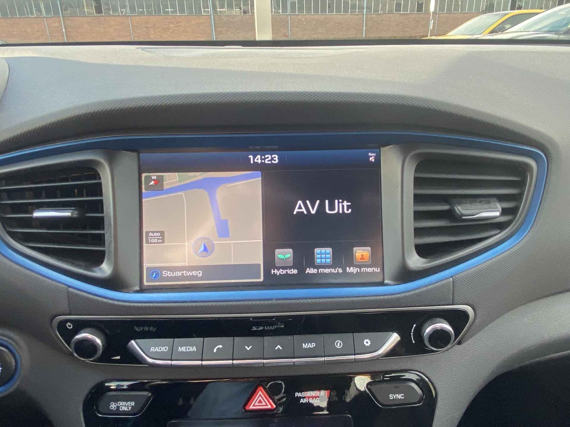 Hyundai IONIQ 1.6 GDi Comfort Hybrid Automaat, Navigatie, Achteruitrijcamera, Adaptive cruise control, Climate control - 8/24