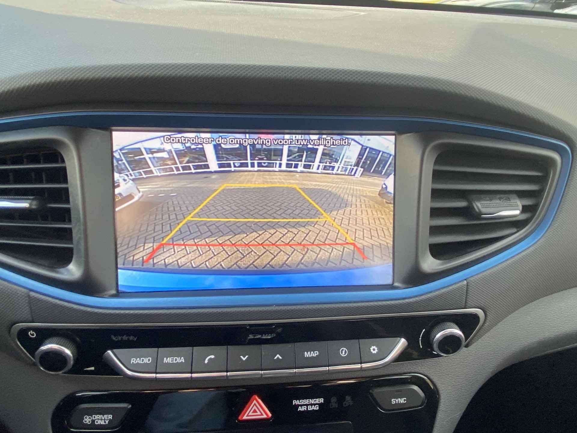 Hyundai IONIQ 1.6 GDi Comfort Hybrid Automaat, Navigatie, Achteruitrijcamera, Adaptive cruise control, Climate control - 9/24