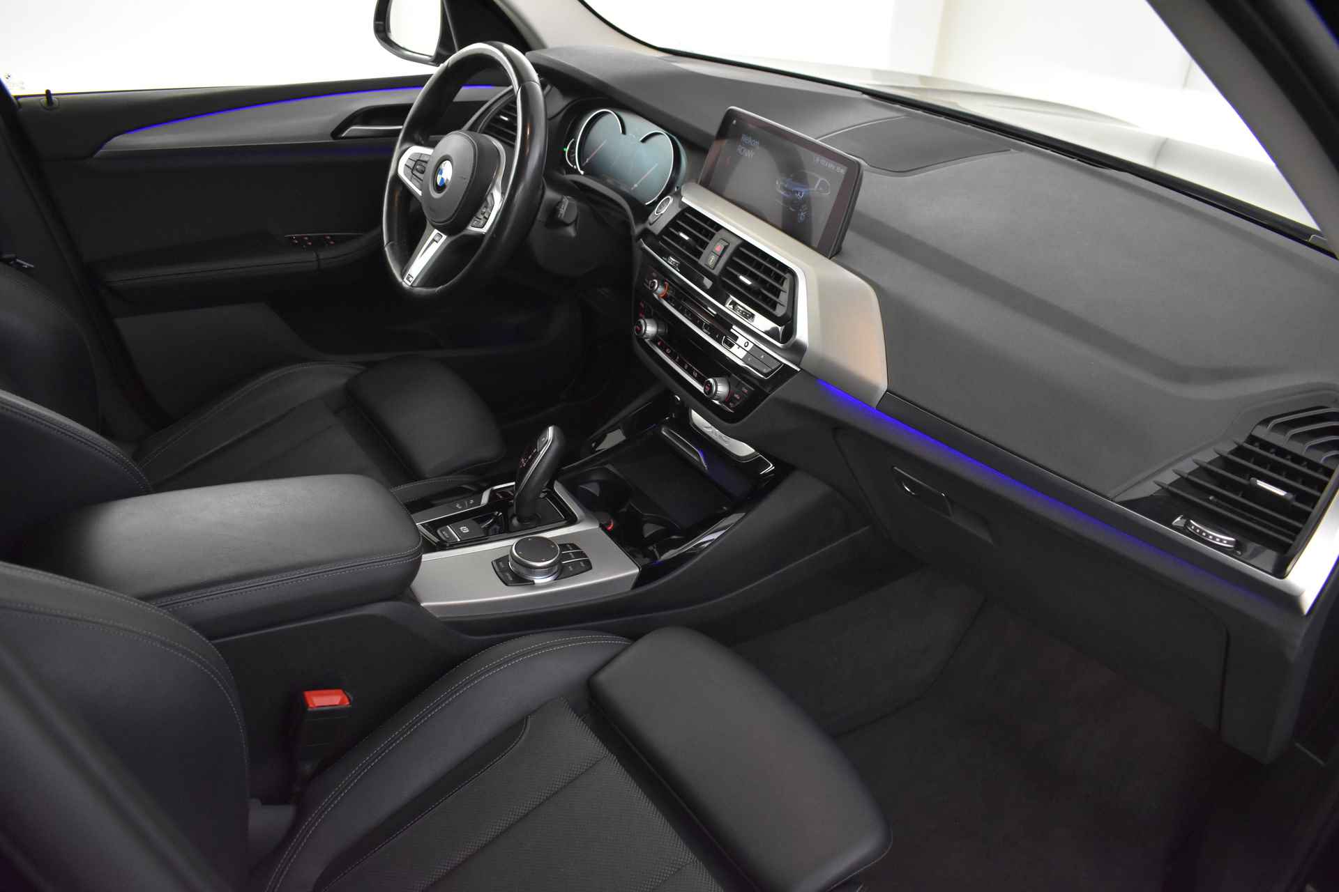 BMW X3 xDrive20i High Executive xLine Automaat / Trekhaak / Sportstoelen / LED / Gesture Control / Navigatie Professional / Stoelverwarming / Extra getint glas achter - 15/35