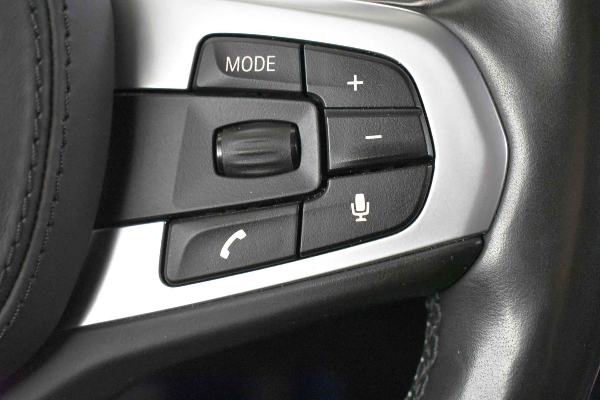 BMW X3 xDrive20i High Executive xLine Automaat / Trekhaak / Sportstoelen / LED / Gesture Control / Navigatie Professional / Stoelverwarming / Extra getint glas achter - 18/35