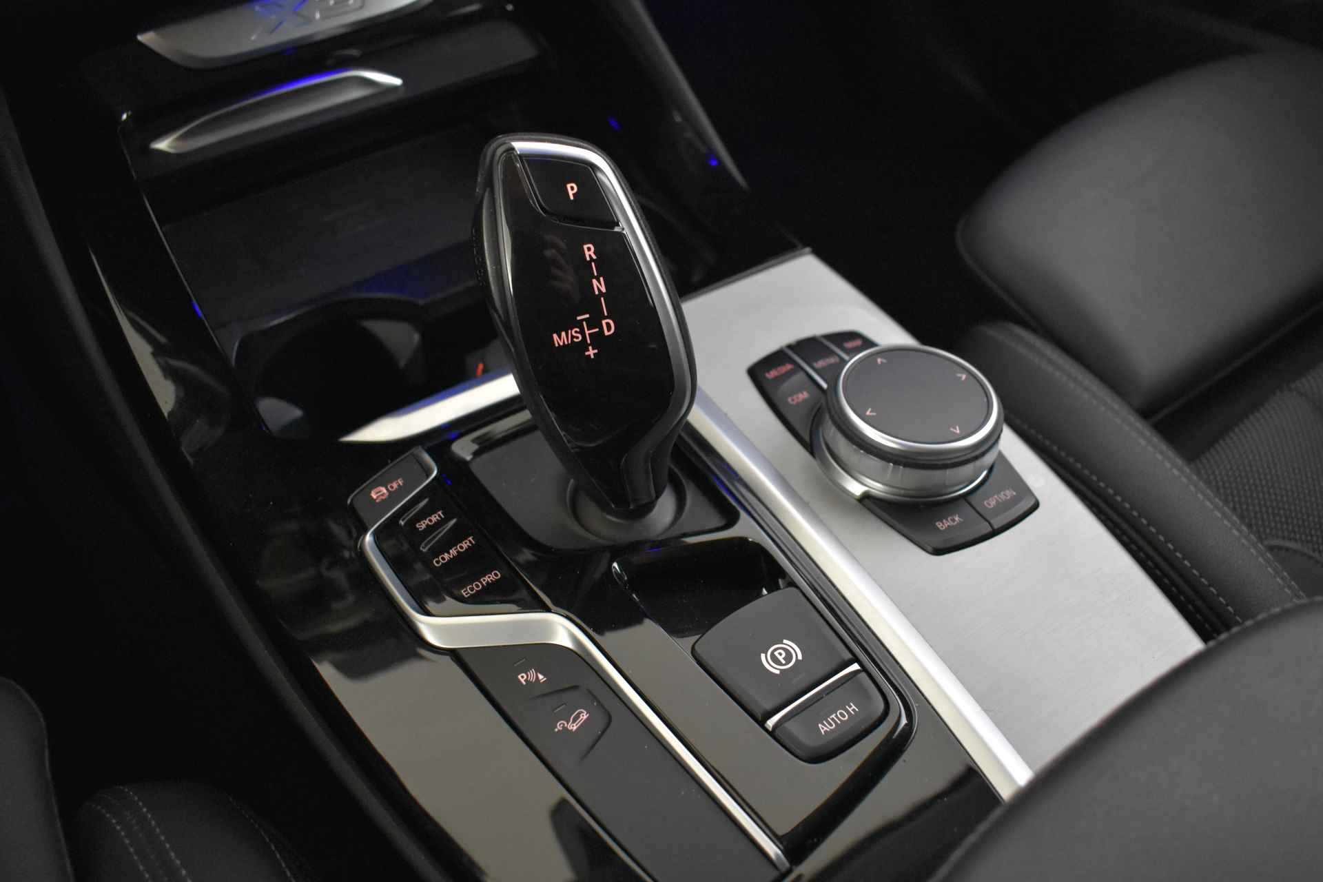 BMW X3 xDrive20i High Executive xLine Automaat / Trekhaak / Sportstoelen / LED / Gesture Control / Navigatie Professional / Stoelverwarming / Extra getint glas achter - 22/35