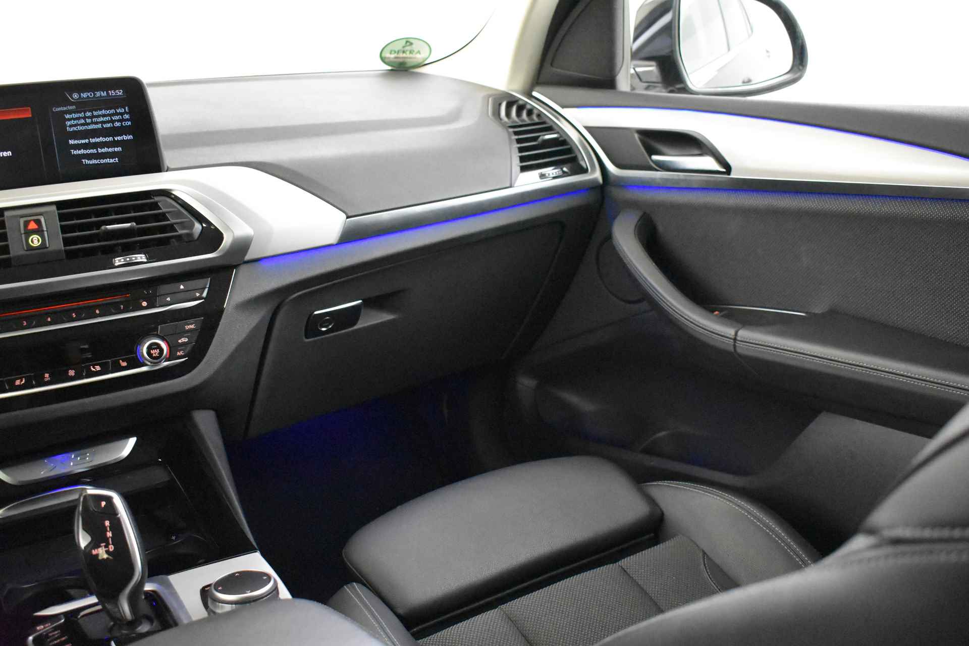 BMW X3 xDrive20i High Executive xLine Automaat / Trekhaak / Sportstoelen / LED / Gesture Control / Navigatie Professional / Stoelverwarming / Extra getint glas achter - 33/35