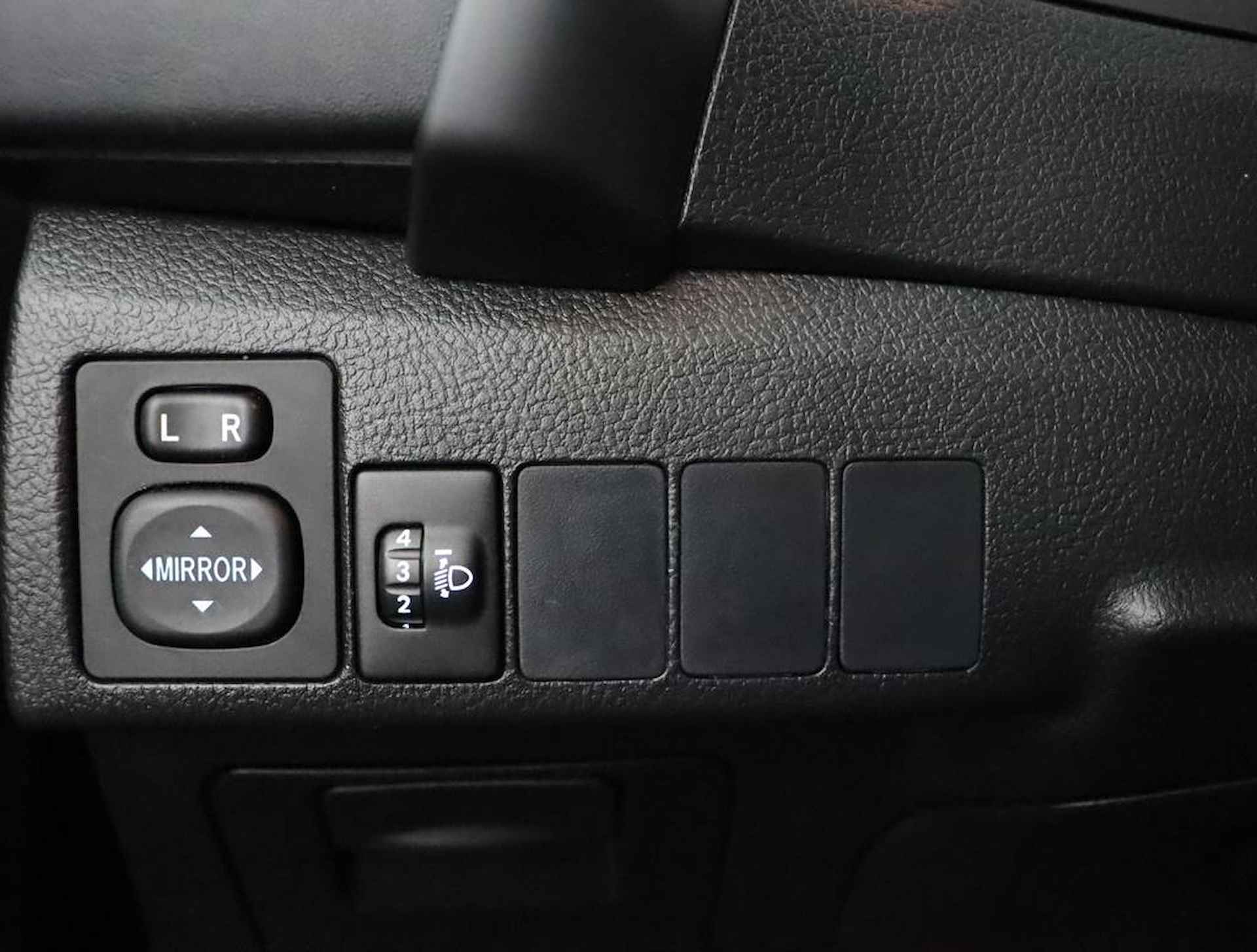 Toyota Auris 1.8 Hybrid Trend | Trekhaak | Navigatie | Camera | - 29/57