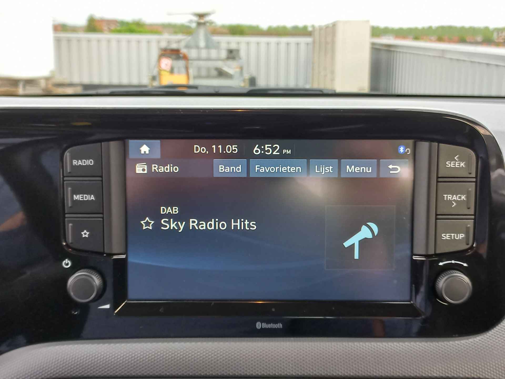 Hyundai i10 1.0 Comfort 5-zits AUTOMAAT | APPLE / ANDROID NAVIGATIE | AIRCO Uit voorraad leverbaar! - 20/34