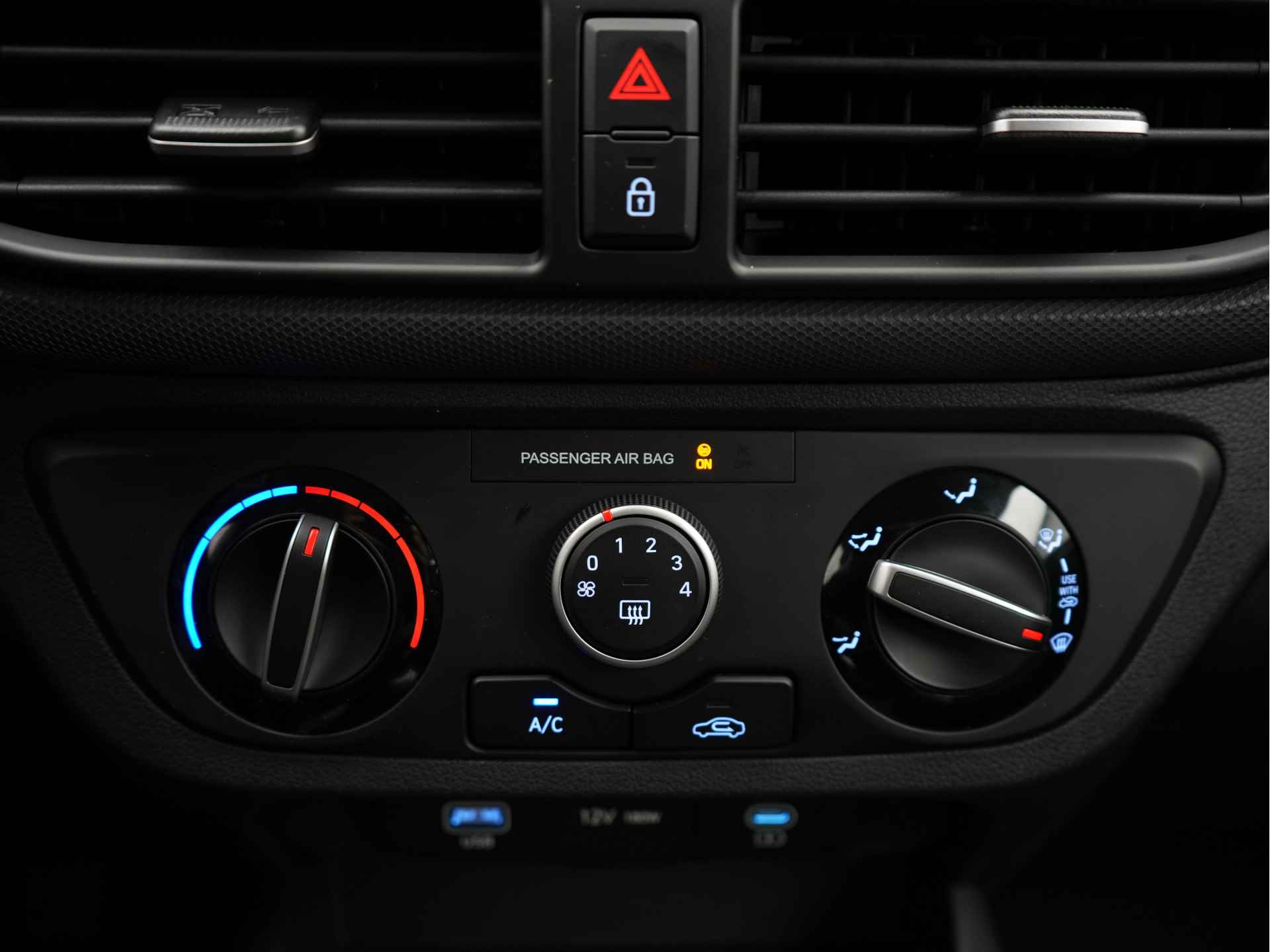 Hyundai i10 1.0 Comfort 5-zits AUTOMAAT | APPLE / ANDROID NAVIGATIE | AIRCO Uit voorraad leverbaar! - 22/34