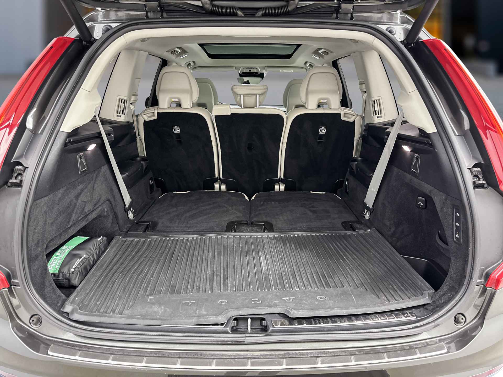 Volvo XC90 T8 Recharge AWD Inscription | 21" | Luchtvering | Ventileerbare massagestoelen | Head-up | 360 Camera | Harman Kardon | Panorama - 35/38