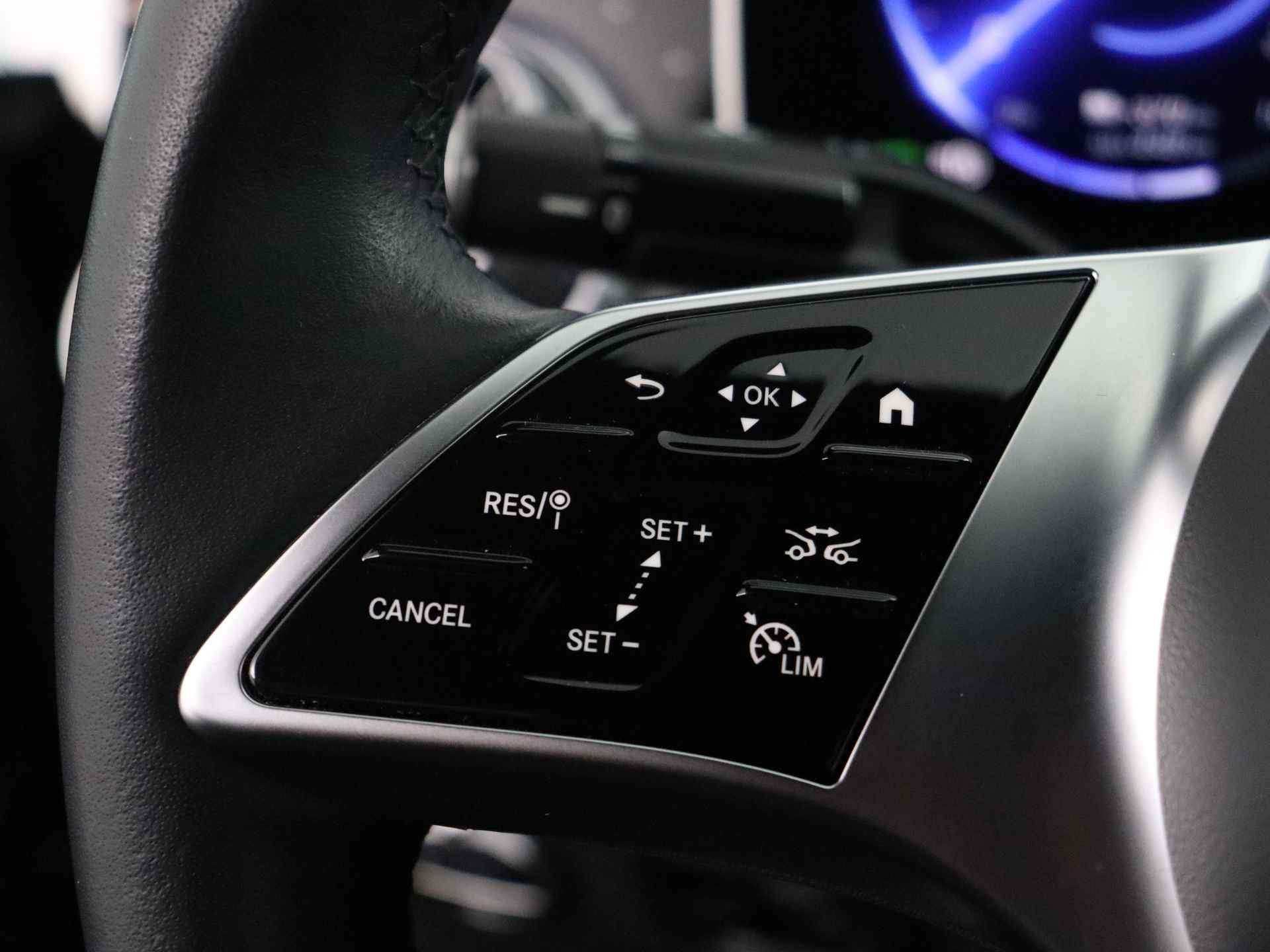 Mercedes-Benz EQE 350+ Launch Edition AMG Line 91 kWh | Trekhaak | Sfeerverlichting | Inclusief 24 MB Premium Certified garantie voor Europa. - 18/44