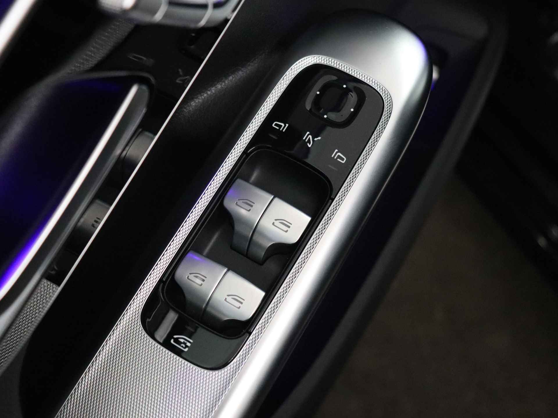 Mercedes-Benz EQE 350+ Launch Edition AMG Line 91 kWh | Trekhaak | Sfeerverlichting | Inclusief 24 MB Premium Certified garantie voor Europa. - 29/44