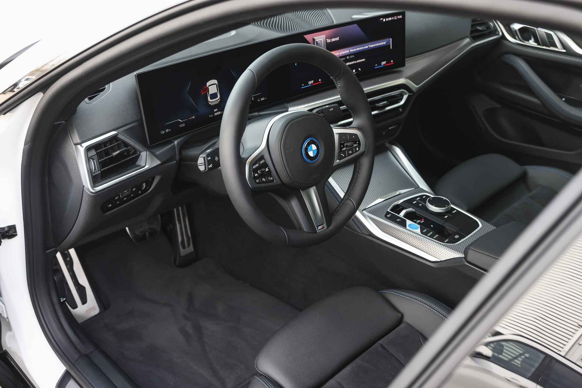 BMW i4 eDrive35 High Executive M Sport 70 kWh / Schuif-kanteldak / Trekhaak / Active Cruise Control / Parking Assistant / Widescreen Display / Live Cockpit Plus - 10/32