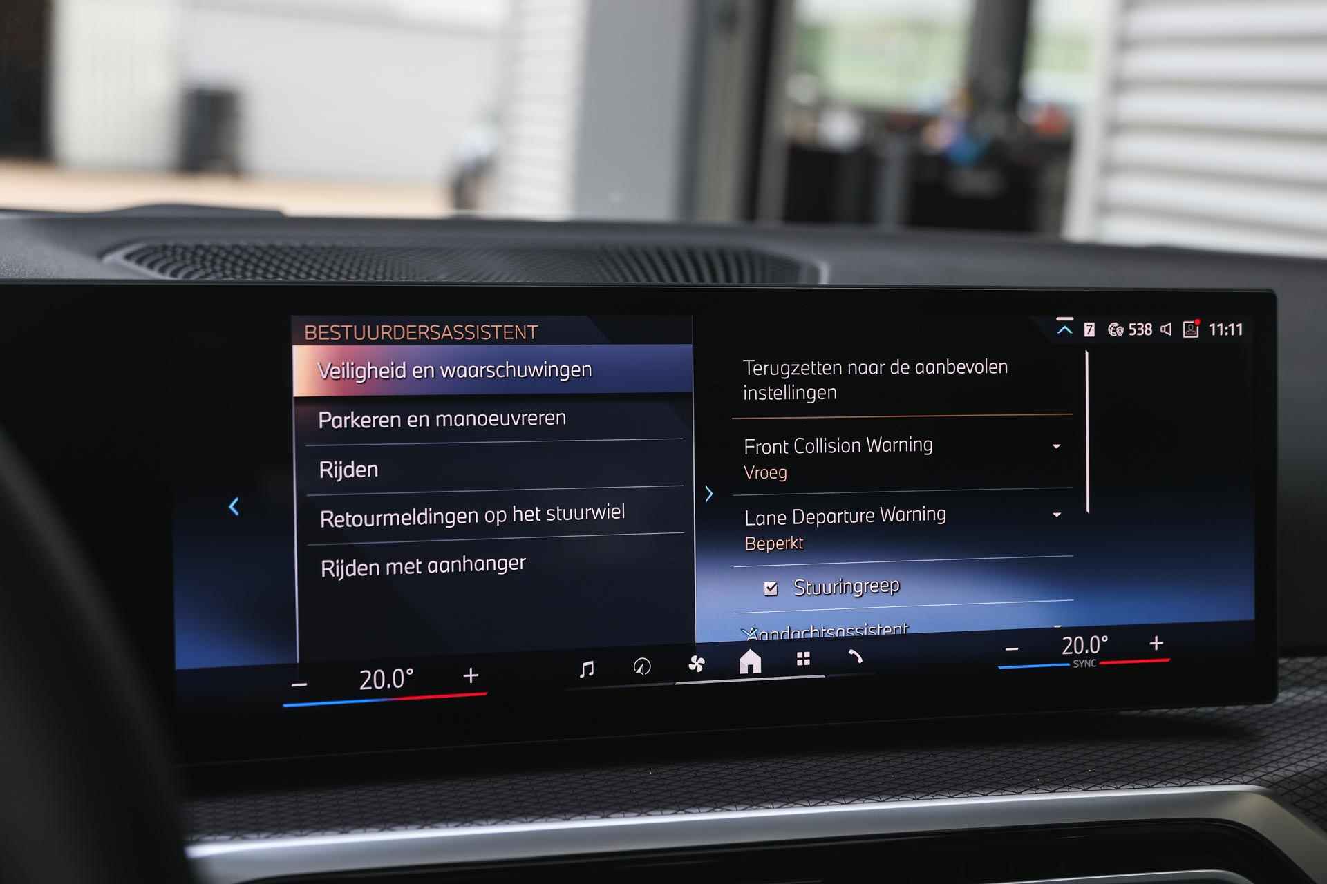 BMW i4 eDrive35 High Executive M Sport 70 kWh / Schuif-kanteldak / Trekhaak / Active Cruise Control / Parking Assistant / Widescreen Display / Live Cockpit Plus - 21/32