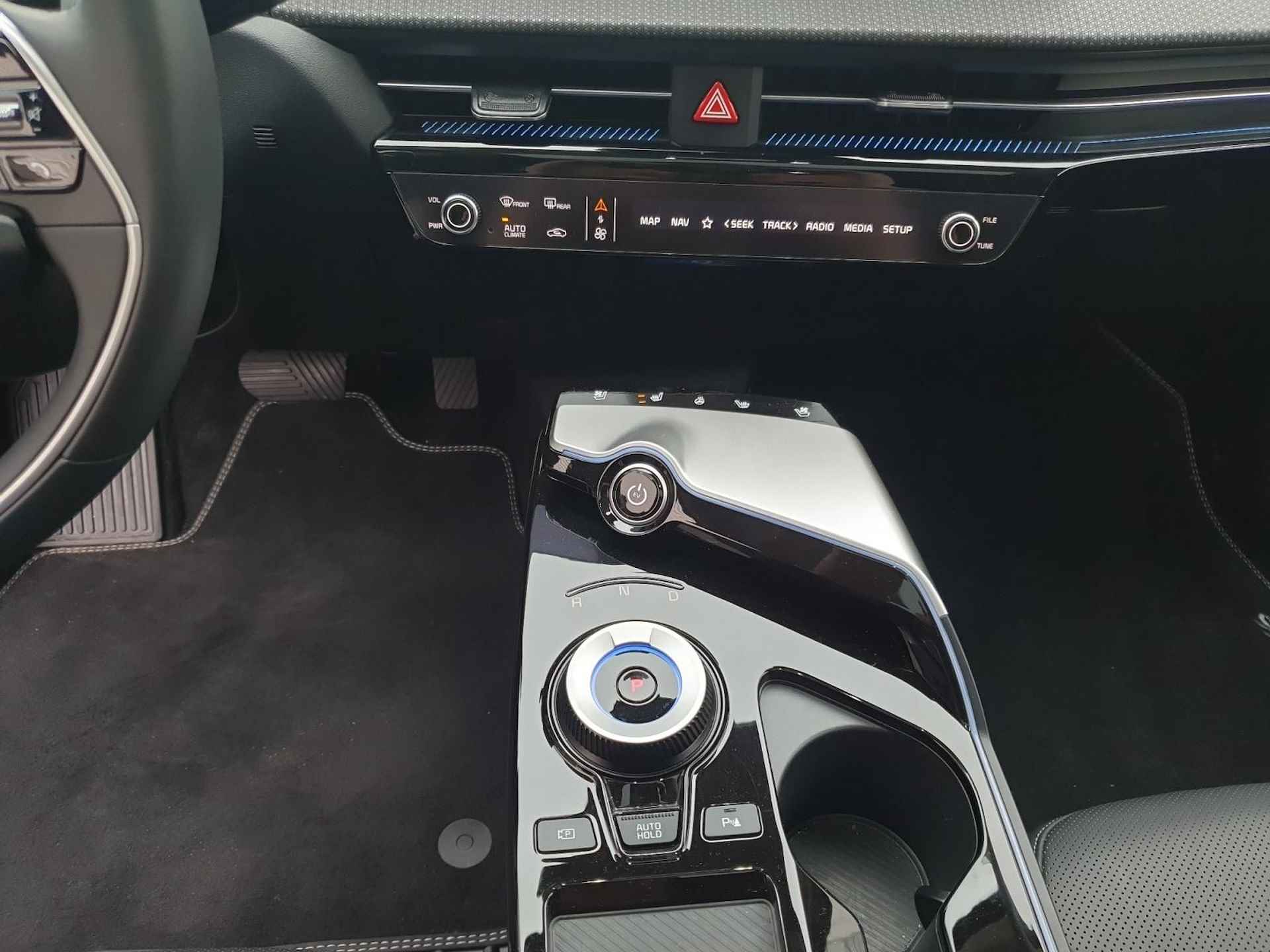 Kia EV6 Plus Advanced Business Pack 77.4 kWh | Panorama schuifdak | Stoel verwarming en koeling | Elekt. bedienbare voorstoelen | Camera | Navigatie | Apple Carplay/ Android Auto | - 28/40