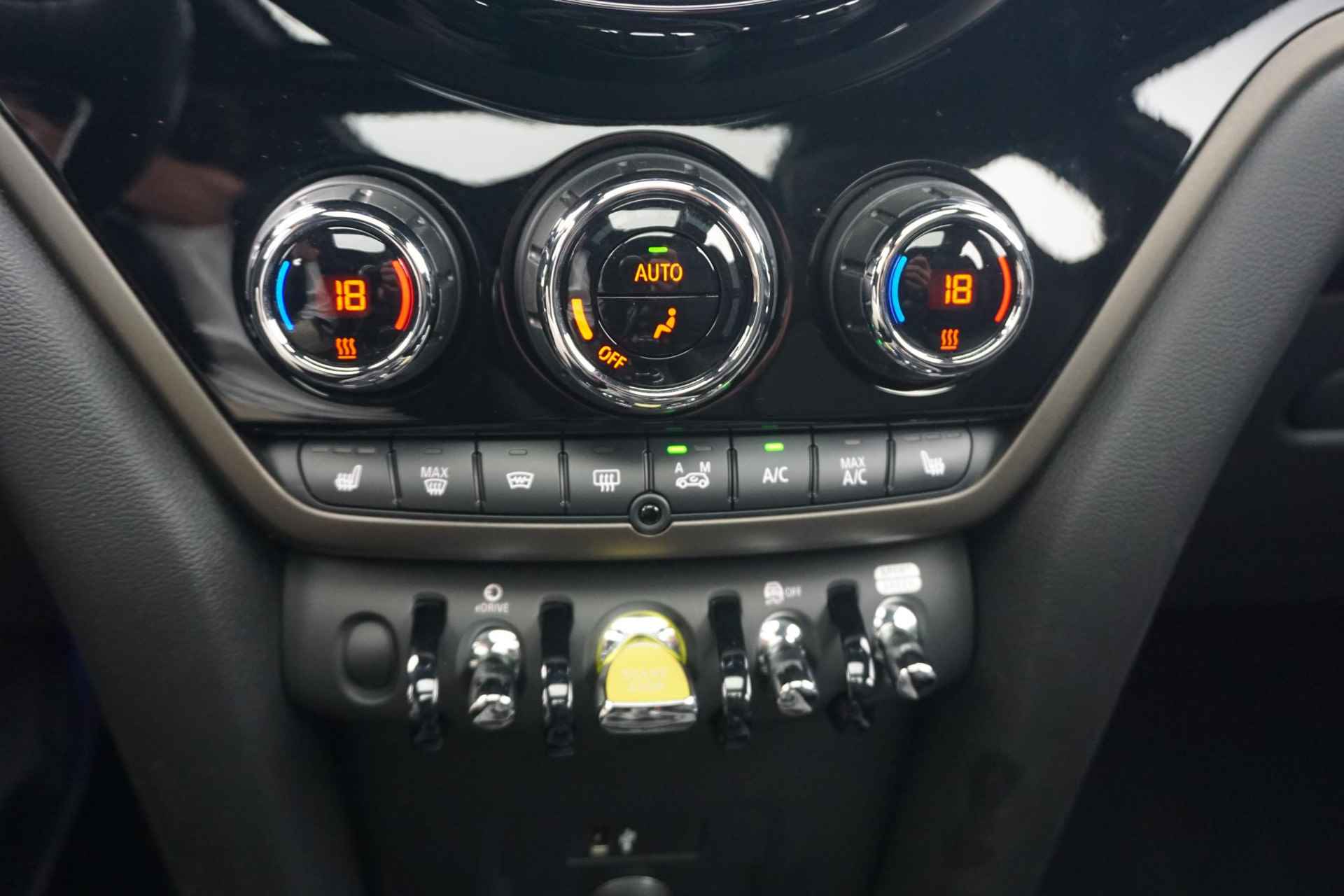 MINI Countryman Cooper S E ALL4 Achteruitrijdcamera + Head Up Display - 14/26