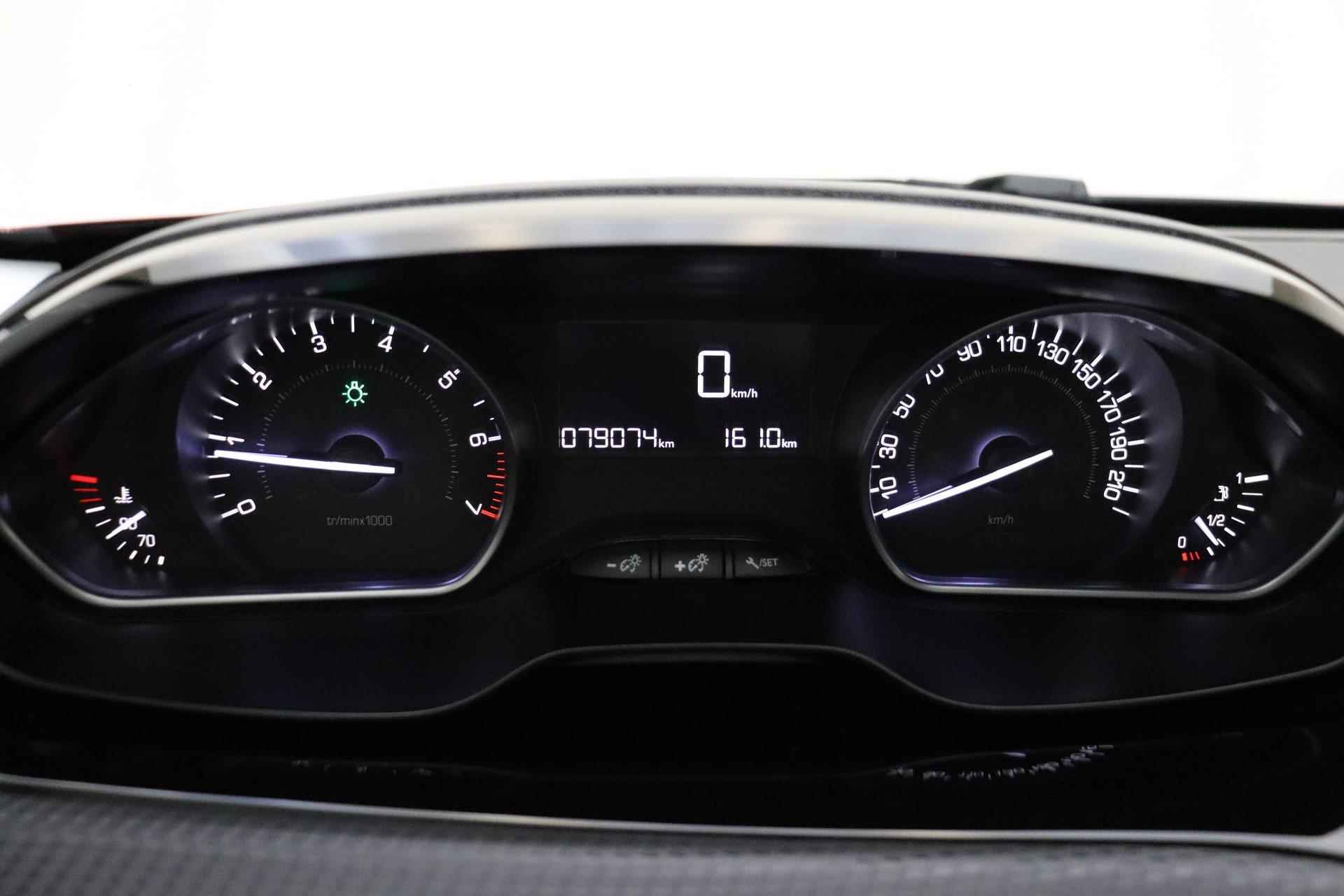 Peugeot 2008 1.2 PureTech Blue Lion | Panorama Dak | Trekhaak | Navigatie | Airco & Cruise Control | Parkeersensoren | - 27/31