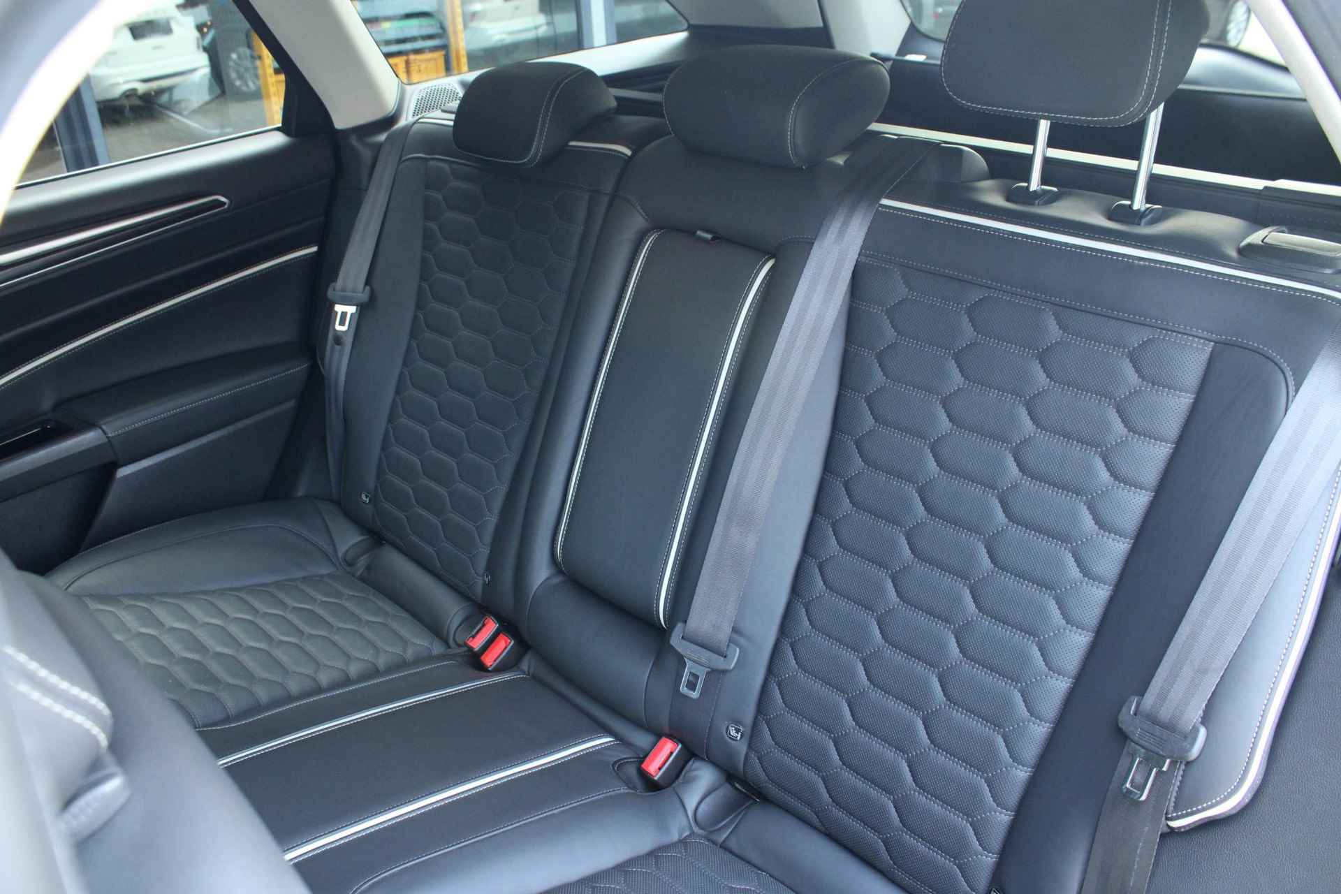 Ford Mondeo Wagon 2.0 IVCT HEV Vignale 187pk | Stoelverwarming/koeling | Massage Stoelen | Full Led | Sony audio/Navigatie - 37/43