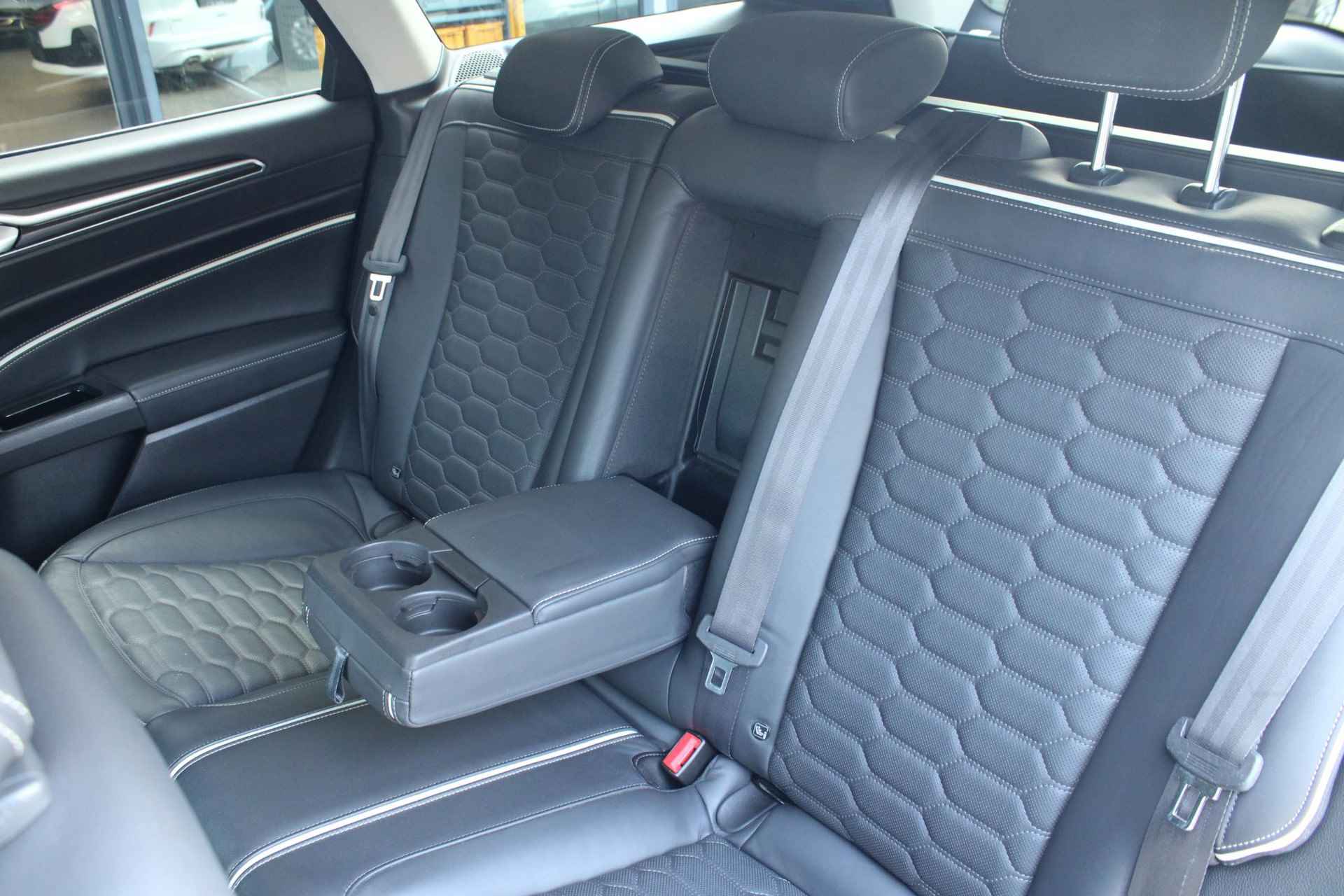 Ford Mondeo Wagon 2.0 IVCT HEV Vignale 187pk | Stoelverwarming/koeling | Massage Stoelen | Full Led | Sony audio/Navigatie - 38/43