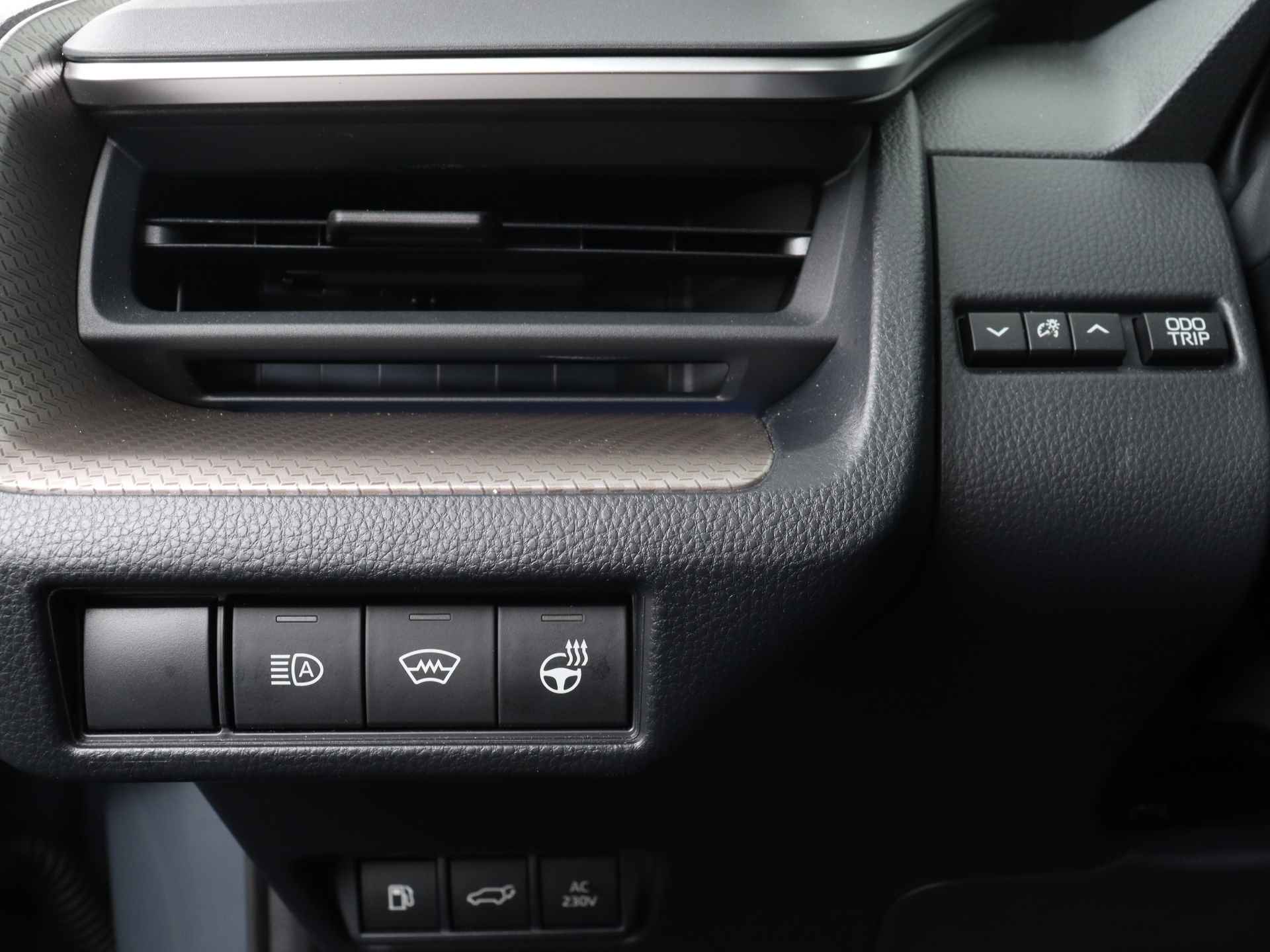 Toyota Prius 2.0 Plug-in Executive Limited | Panoramadak | Full options | - 28/42