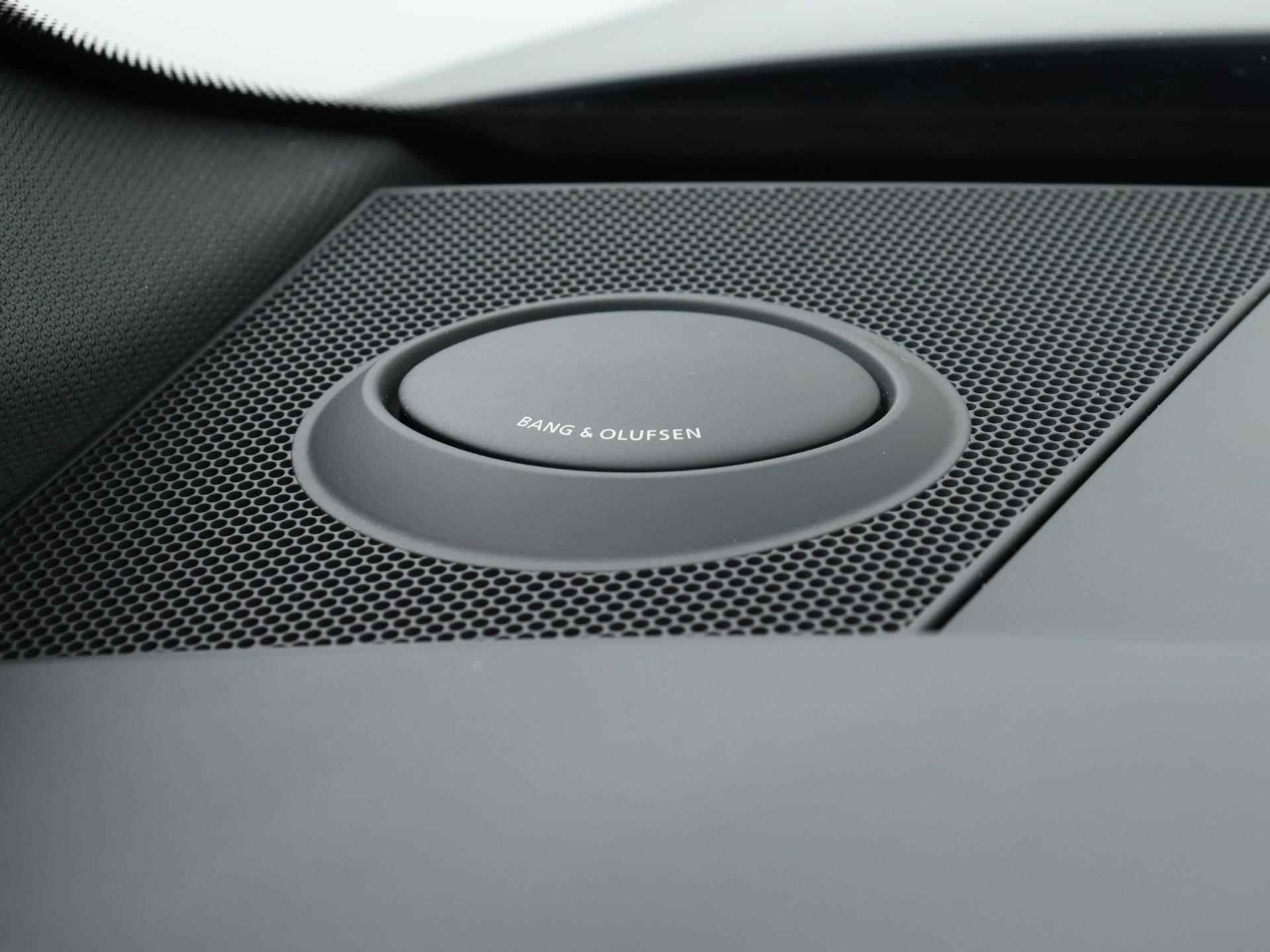 Audi RS 6 Avant TFSI quattro 600 PK | Nachtzicht camera | Panoramadak | Bang & Olufsen 3D High End  | Stoelverwarming | Stoelventilatie | LED Matrix | RS Sportuitlaat | Trekhaak | Lichtmetalen velgen | Getint glas | elektrische kofferklep | - 32/47