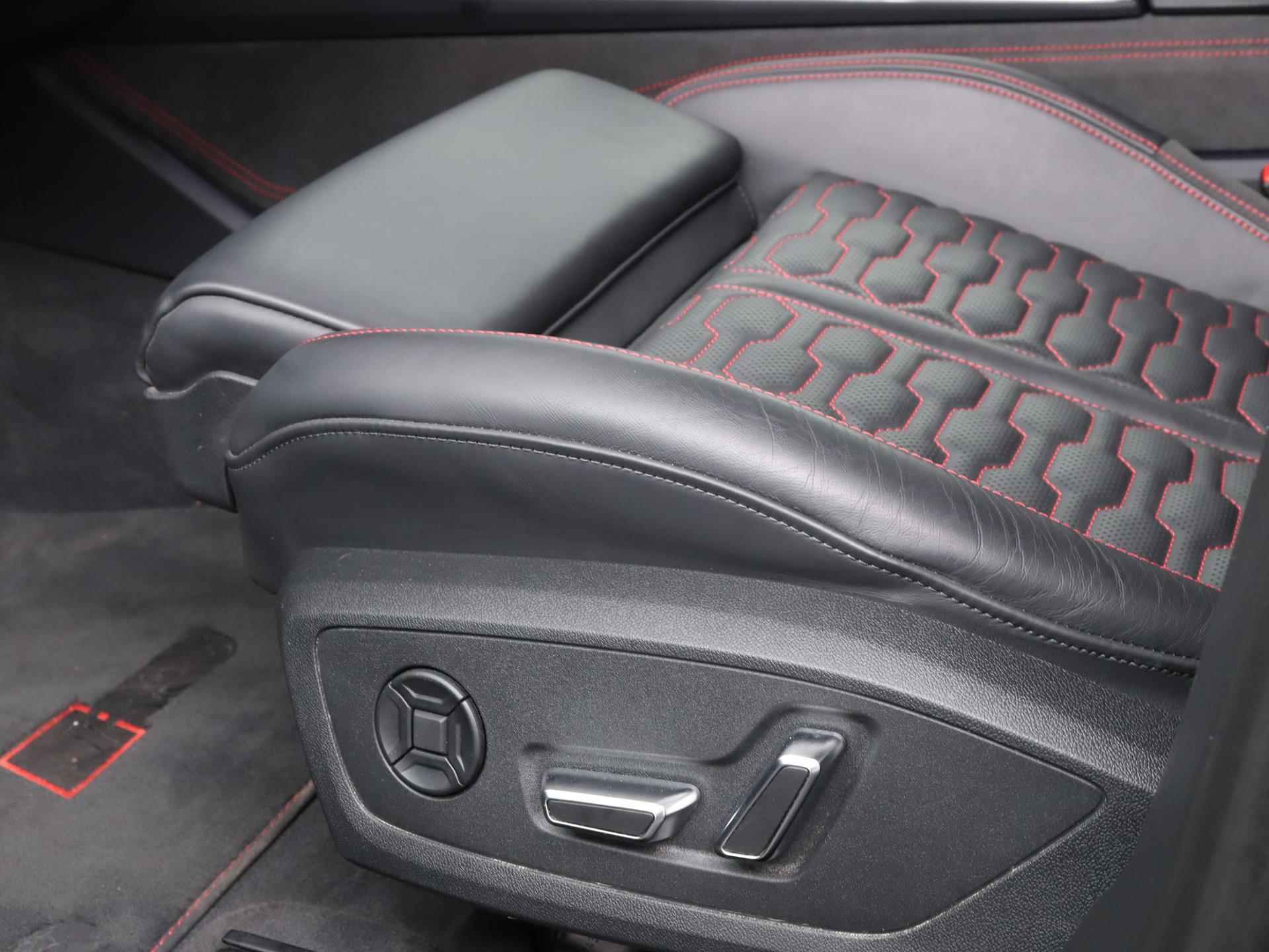 Audi RS 6 Avant TFSI quattro 600 PK | Nachtzicht camera | Panoramadak | Bang & Olufsen 3D High End  | Stoelverwarming | Stoelventilatie | LED Matrix | RS Sportuitlaat | Trekhaak | Lichtmetalen velgen | Getint glas | elektrische kofferklep | - 35/47