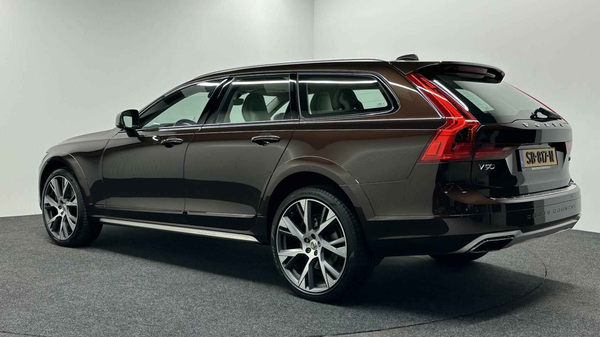 Volvo V90 Cross Country 2.0 T5 Pro PANO LEER AWD - 5/47