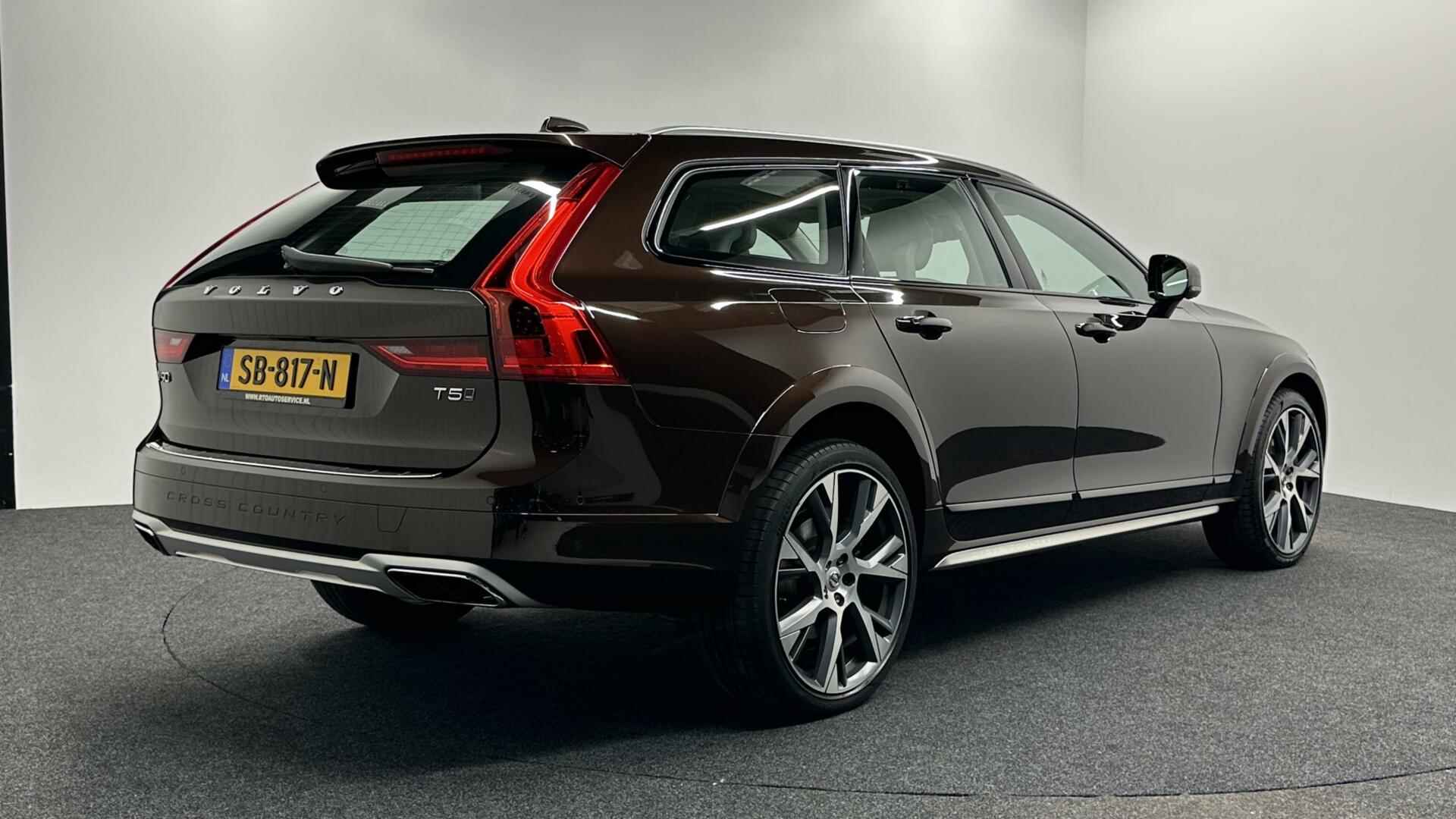 Volvo V90 Cross Country 2.0 T5 Pro PANO LEER AWD - 6/47