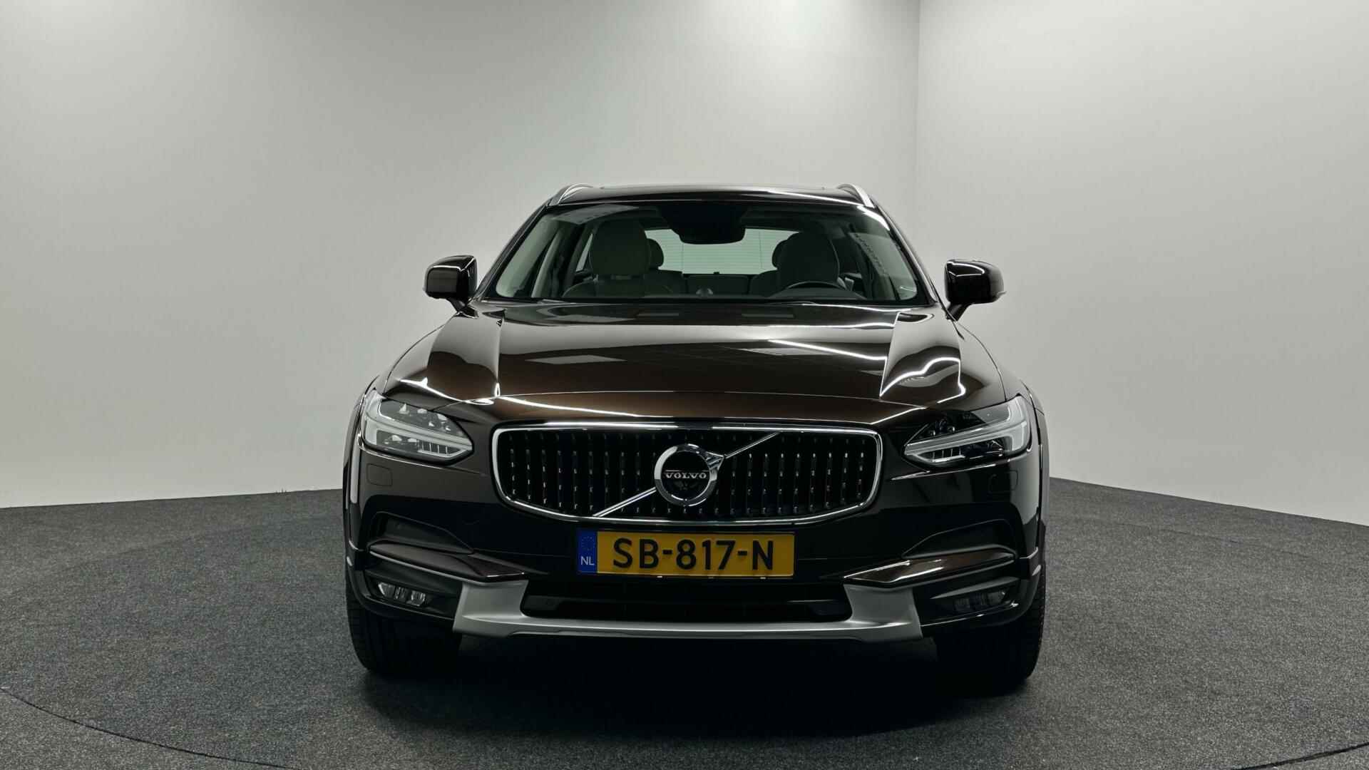 Volvo V90 Cross Country 2.0 T5 Pro PANO LEER AWD - 7/47