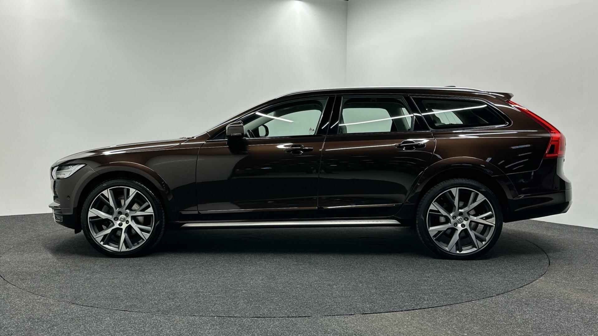 Volvo V90 Cross Country 2.0 T5 Pro PANO LEER AWD - 9/47