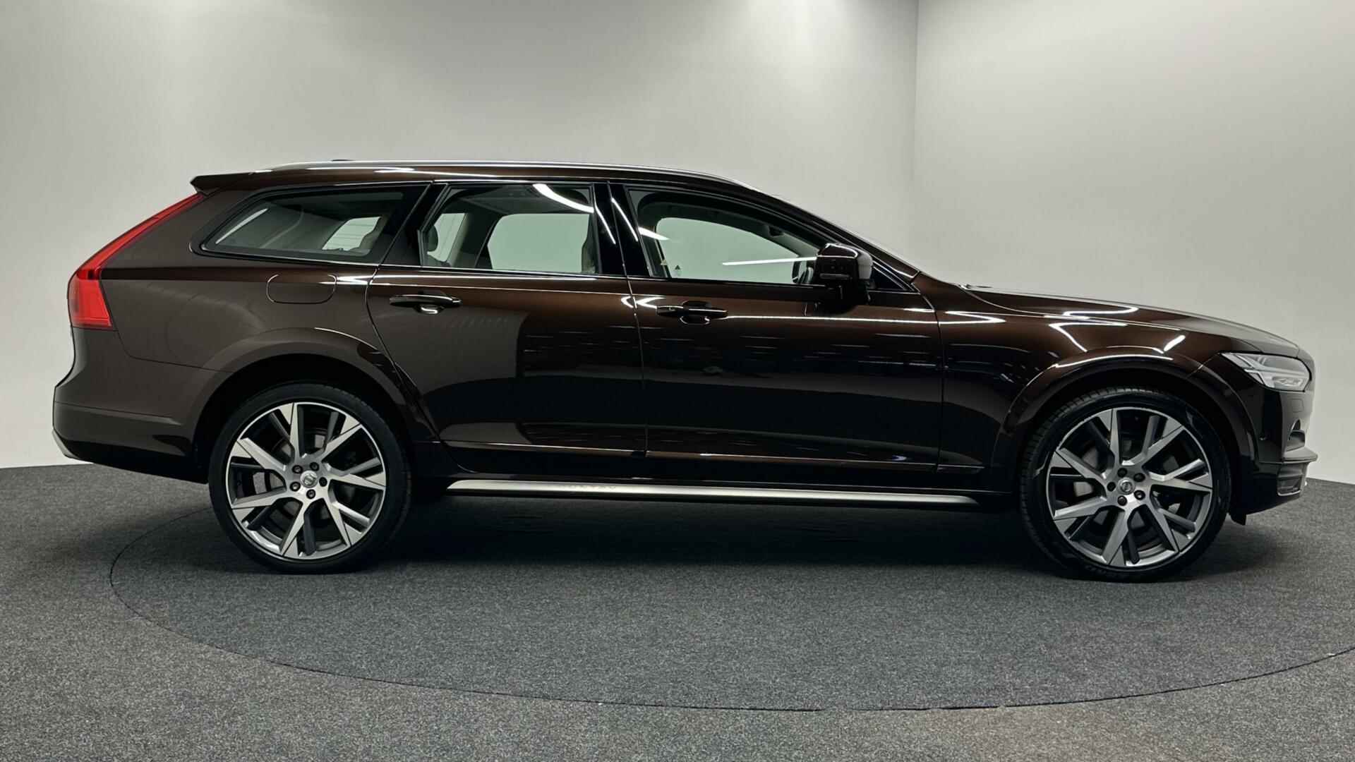 Volvo V90 Cross Country 2.0 T5 Pro PANO LEER AWD - 10/47