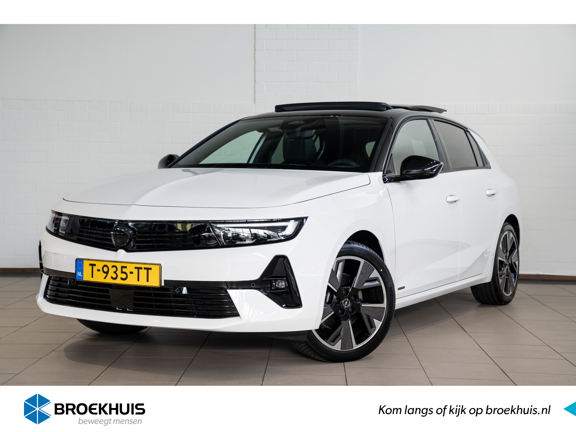 Opel Astra Electric Ultimate 54 kWh | 360 GR Camera | LED | Alcantara | Keyless | Navi | 17 inch Lichtmetaal | bij viaBOVAG.nl