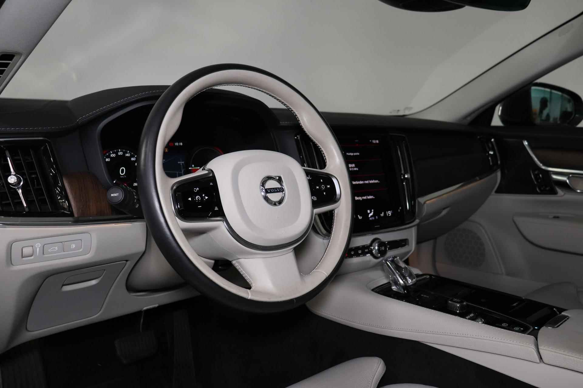 Volvo S90 T8 AWD Inscription Exclusive - Panorama/schuifdak - IntelliSafe Assist & Surround - 360º Camera - Harman/Kardon audio - Verwarmde voorstoelen, stuur & achterbank - Parkeersensoren voor & achter - Elektr. bedienb. voorstoelen met geheugen - Head up display - 19' LMV - 22/27