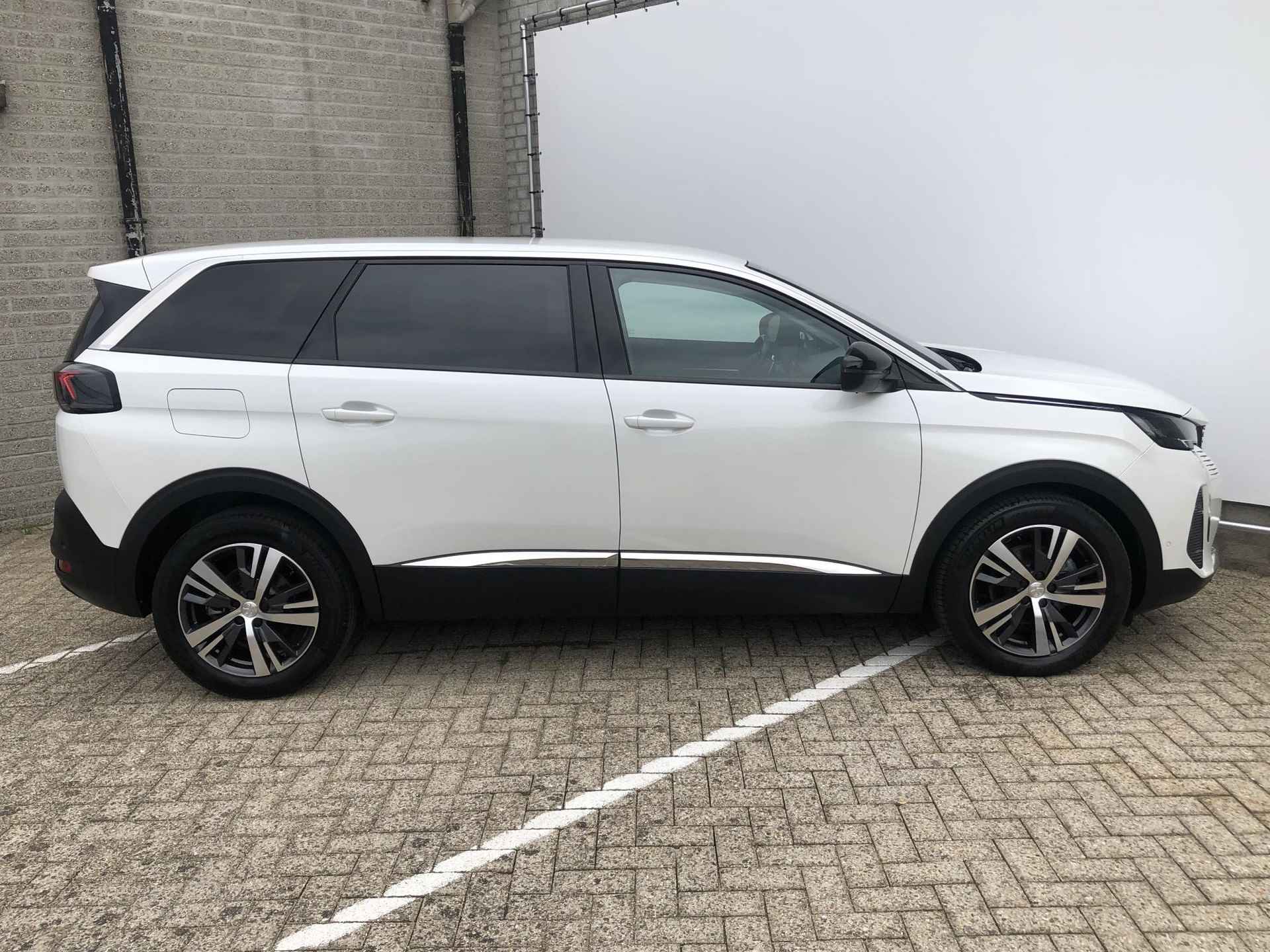 Peugeot 5008 1.2 PureTech Allure | Navigatie | Camera | Cruise Control | Climate Control - 8/29