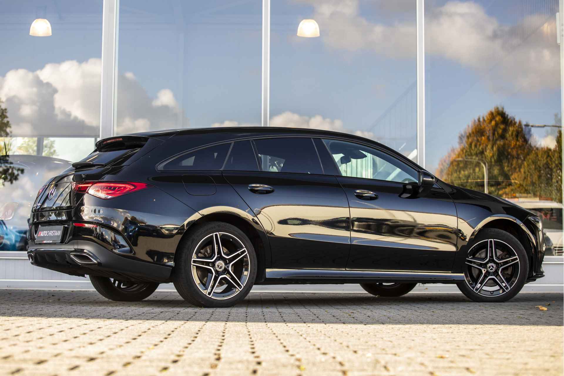 Mercedes-Benz CLA-Klasse Shooting Brake 250 e AMG | E-Trekhaak | Night | Carplay | DAB | Stoelverw. - 2/42