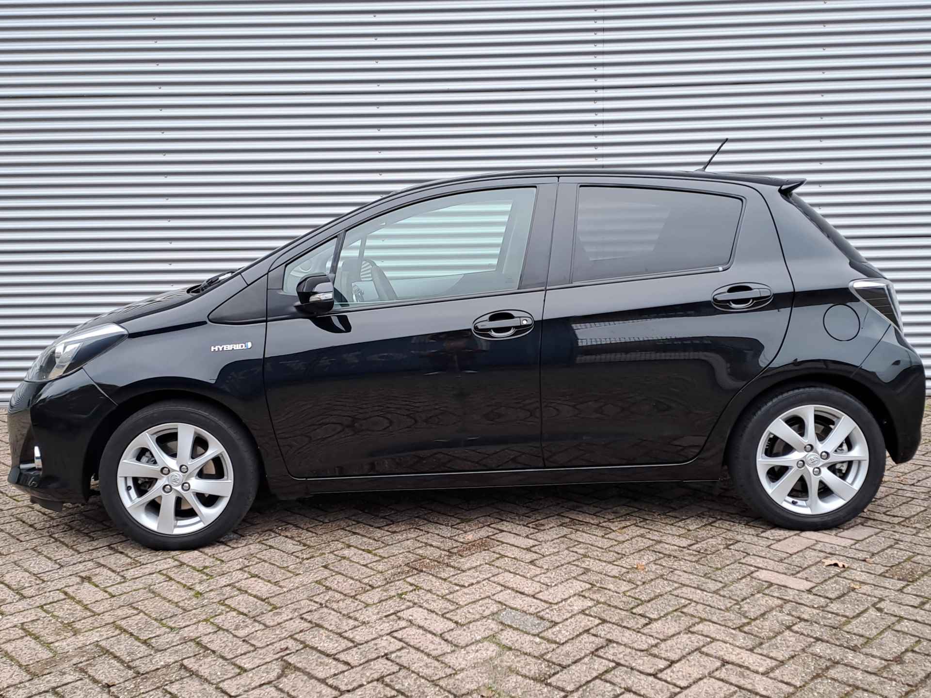 Toyota Yaris 1.5 Full Hybrid Dynamic | Automaat | Navi | Panorama Dak | Camara | Hybrid - 2/43