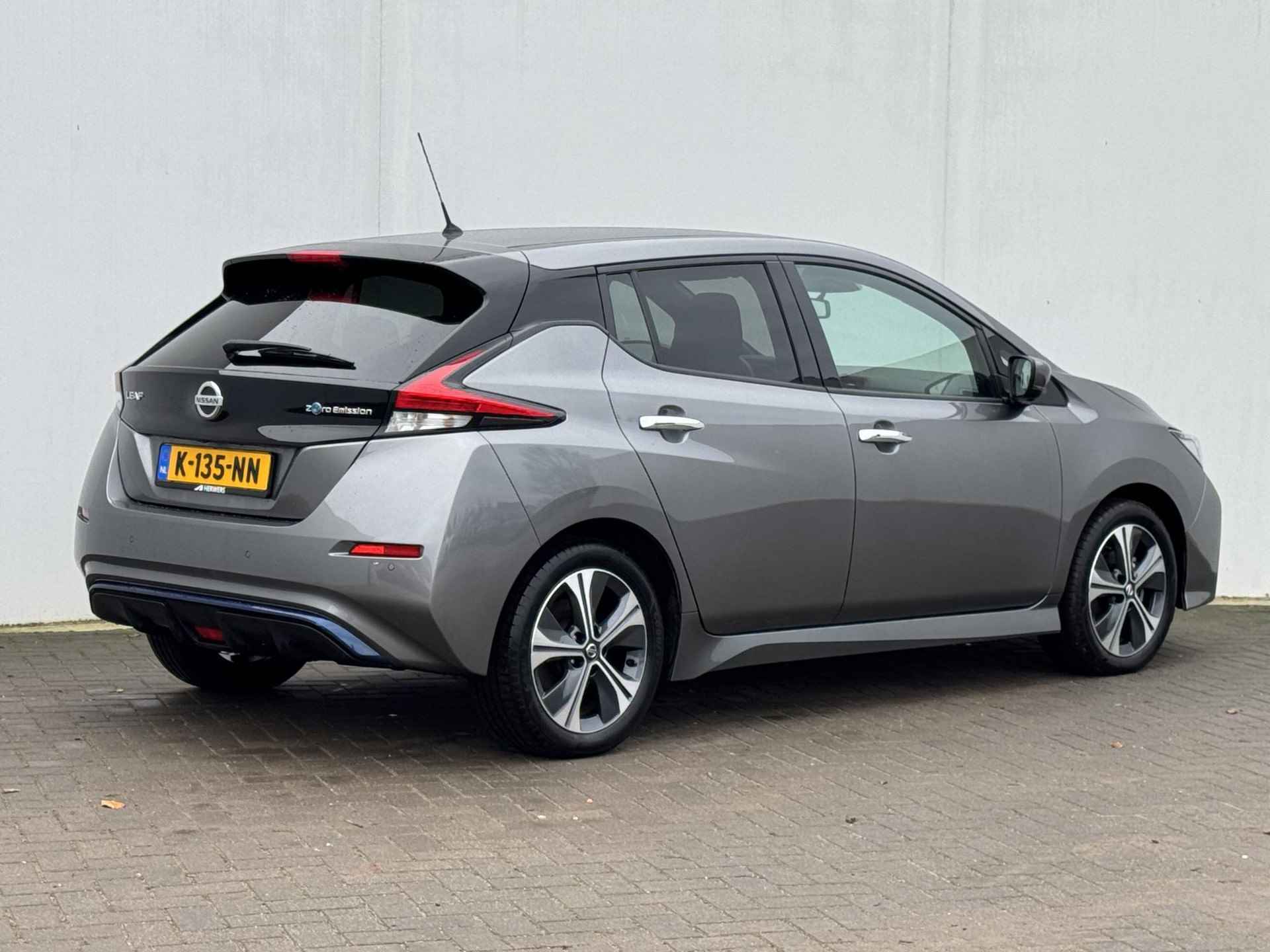 Nissan LEAF N-Connecta 40 kWh / Private lease vanaf 350,- euro per maand / Stuur- en Stoelverwarming / 360 graden camera / - 3/40