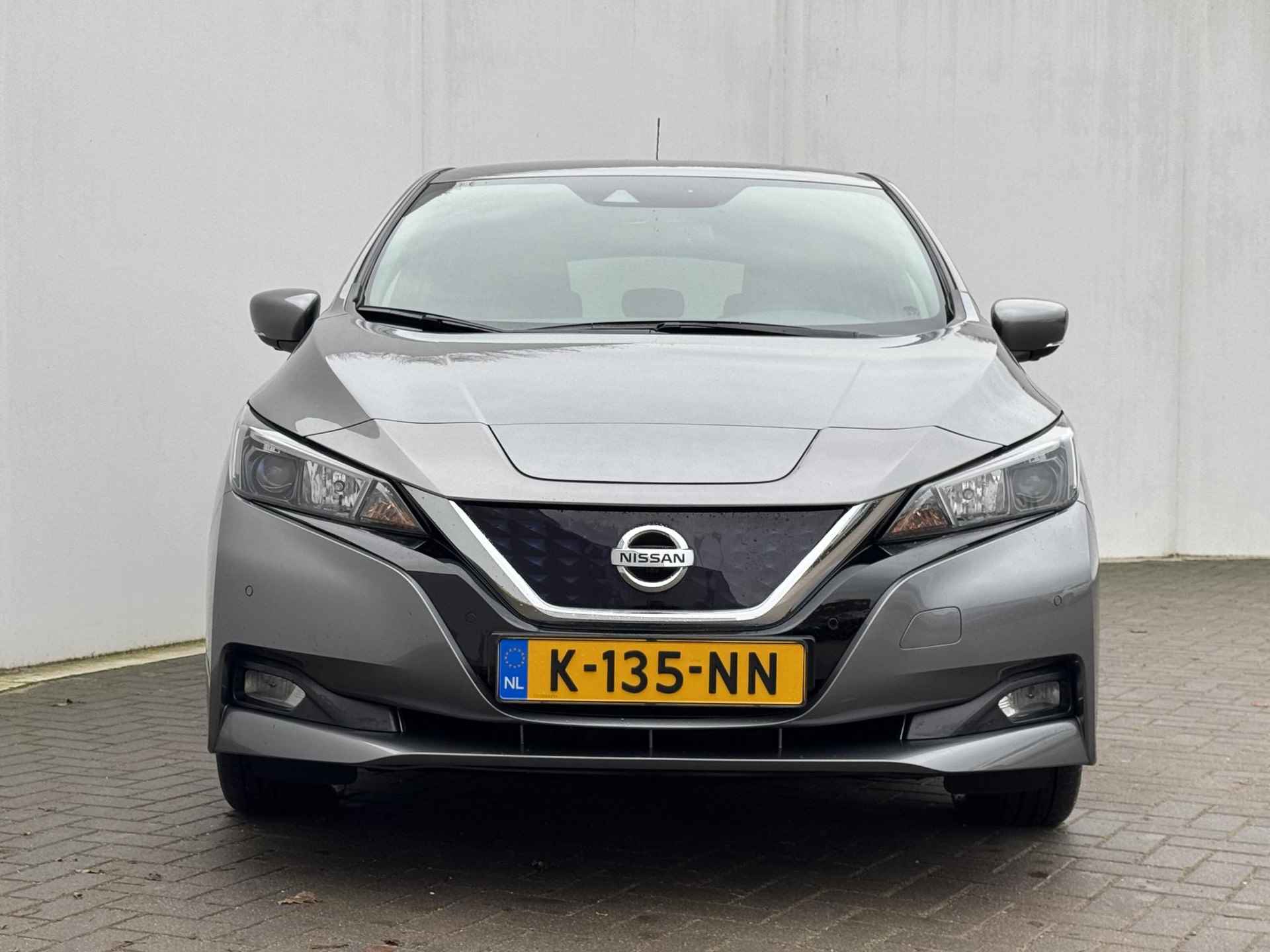 Nissan LEAF N-Connecta 40 kWh / Private lease vanaf 350,- euro per maand / Stuur- en Stoelverwarming / 360 graden camera / - 10/40