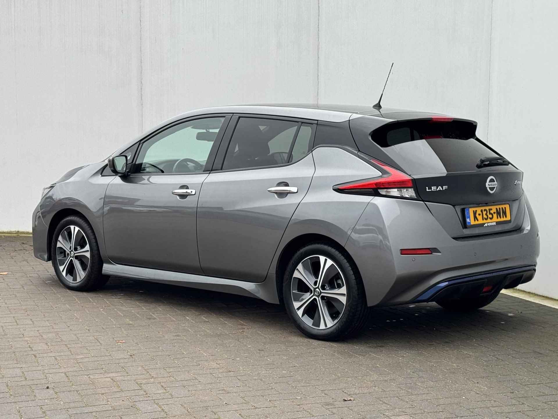 Nissan LEAF N-Connecta 40 kWh / Private lease vanaf 350,- euro per maand / Stuur- en Stoelverwarming / 360 graden camera / - 13/40