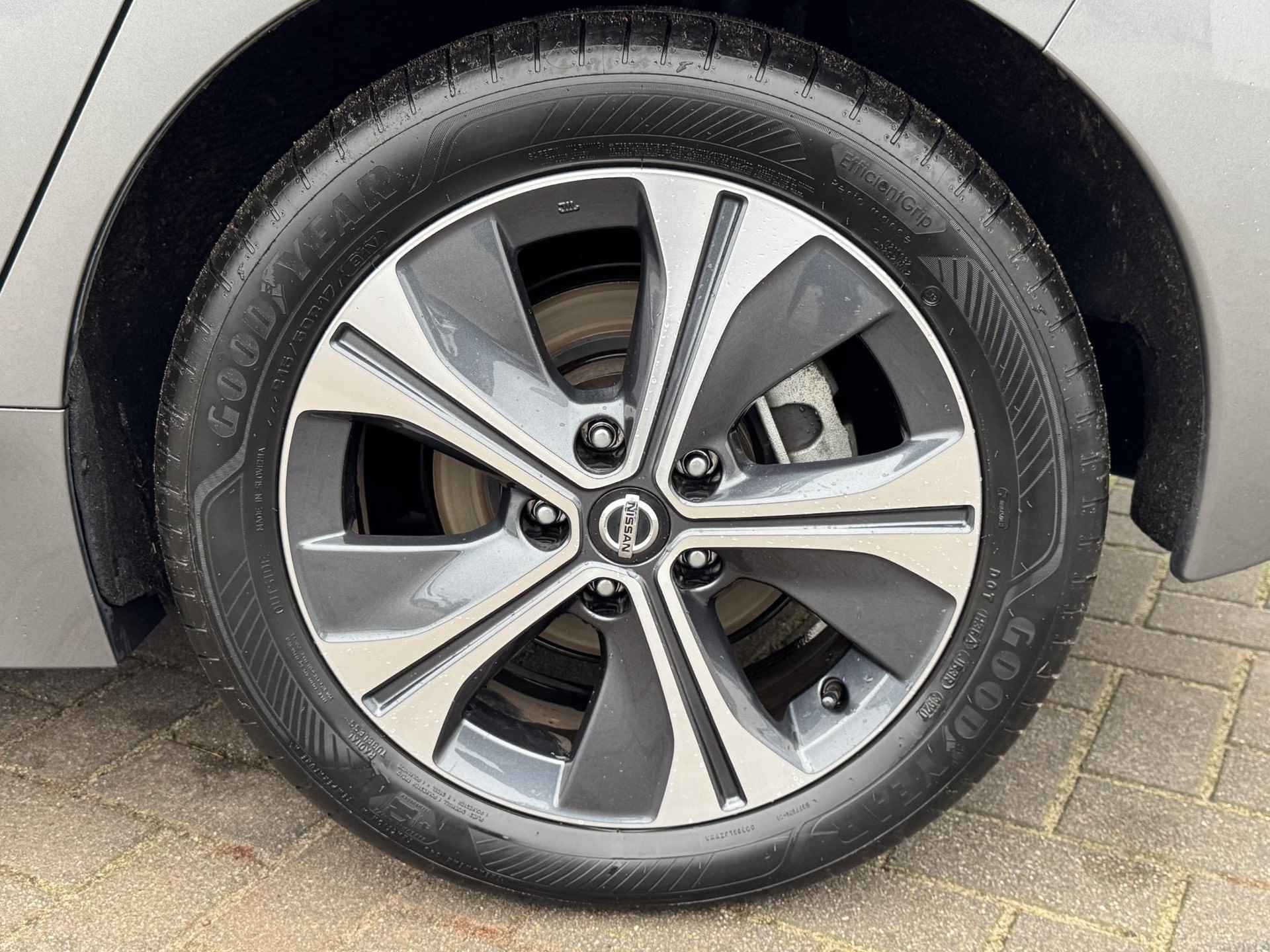 Nissan LEAF N-Connecta 40 kWh / Private lease vanaf 350,- euro per maand / Stuur- en Stoelverwarming / 360 graden camera / - 27/40