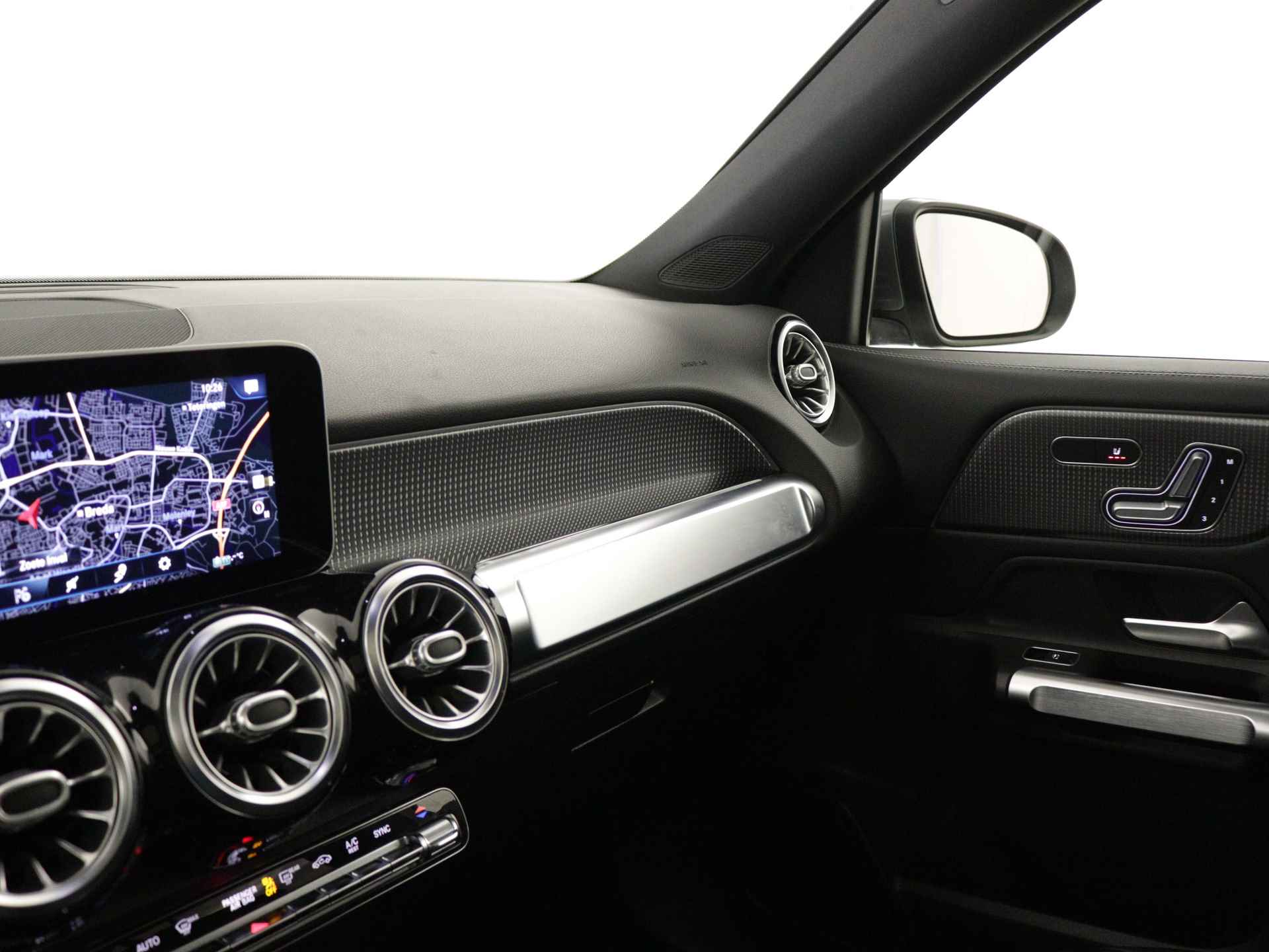 Mercedes-Benz GLB 200 7p Business Solution Luxury | Panoramadak | Trekhaak | Achteruitrijcamera | Elektrische Stoelen | Inclusief 24 maanden MB Certified garantie voor Europa. - 8/47