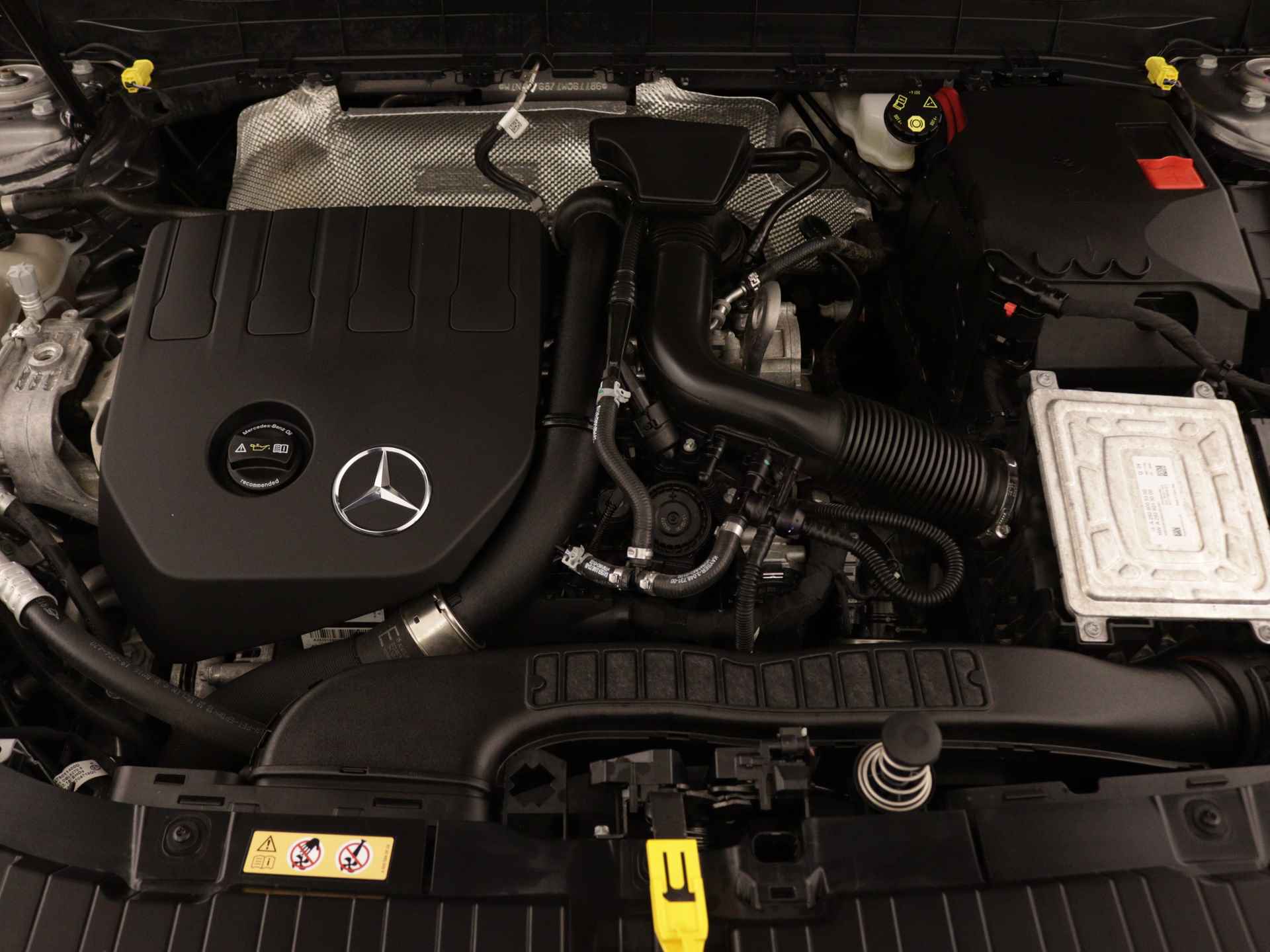 Mercedes-Benz GLB 200 7p Business Solution Luxury | Panoramadak | Trekhaak | Achteruitrijcamera | Elektrische Stoelen | Inclusief 24 maanden MB Certified garantie voor Europa. - 43/47