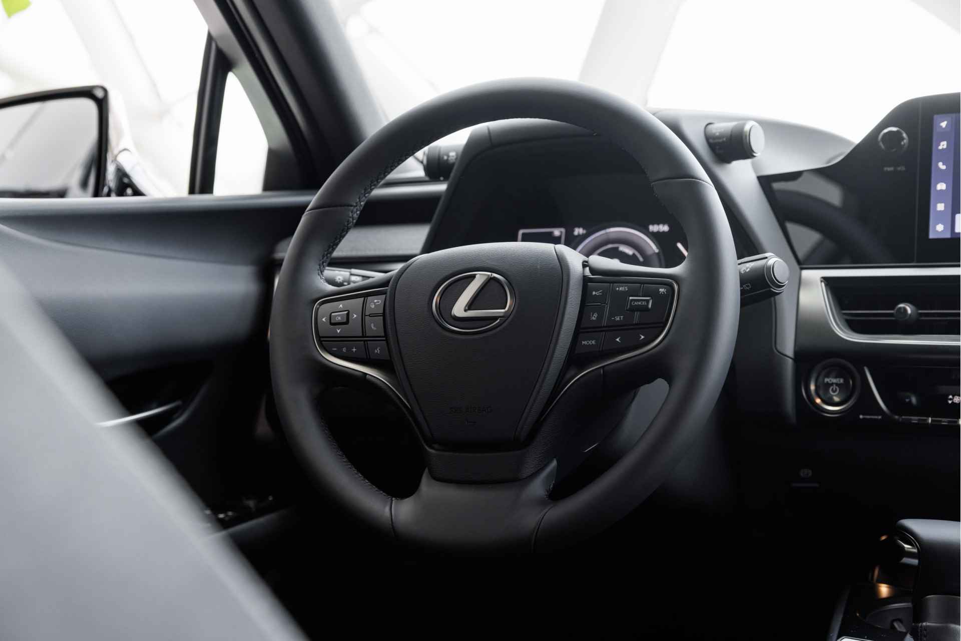 Lexus UX 250h Business Line | MY2023 | Draadloos Apple Carplay | 10 Jaar Garantie | - 7/39