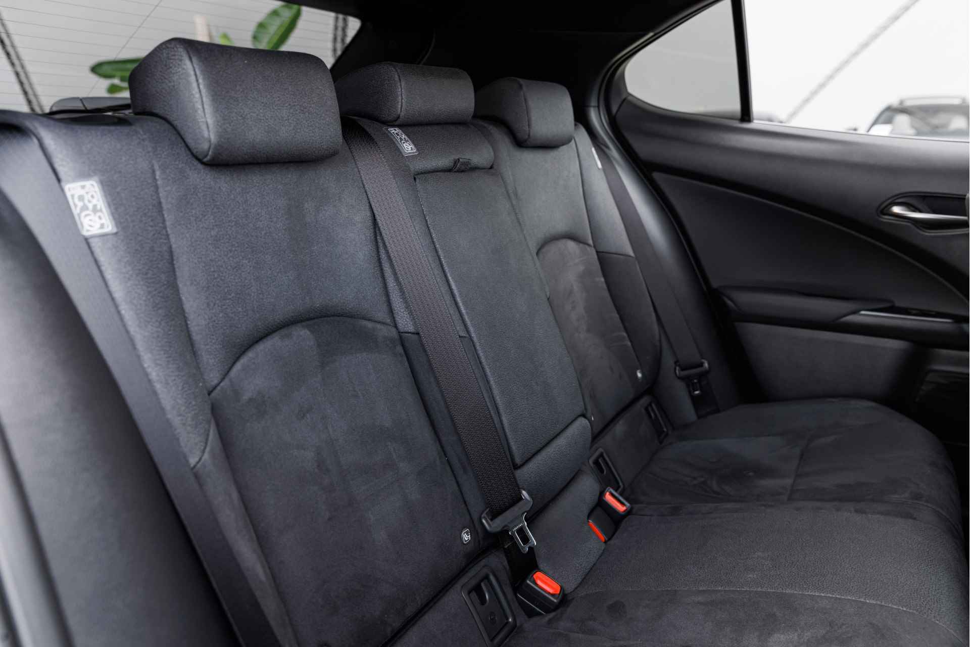 Lexus UX 250h Business Line | MY2023 | Draadloos Apple Carplay | 10 Jaar Garantie | - 23/39