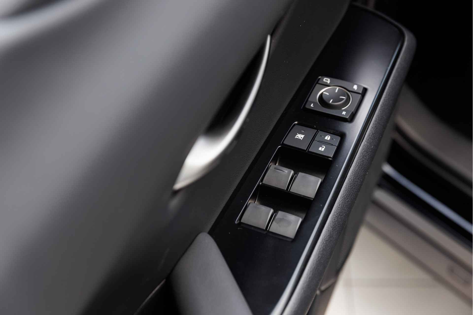 Lexus UX 250h Business Line | MY2023 | Draadloos Apple Carplay | 10 Jaar Garantie | - 25/39