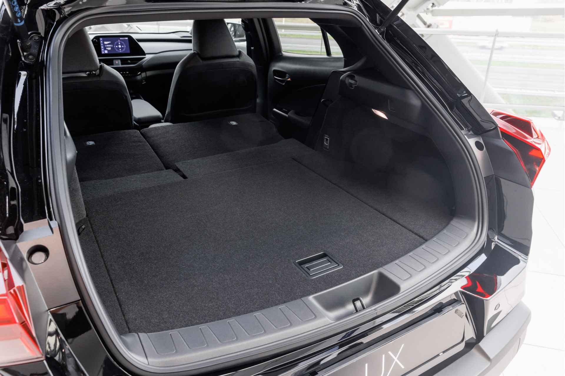 Lexus UX 250h Business Line | MY2023 | Draadloos Apple Carplay | 10 Jaar Garantie | - 26/39