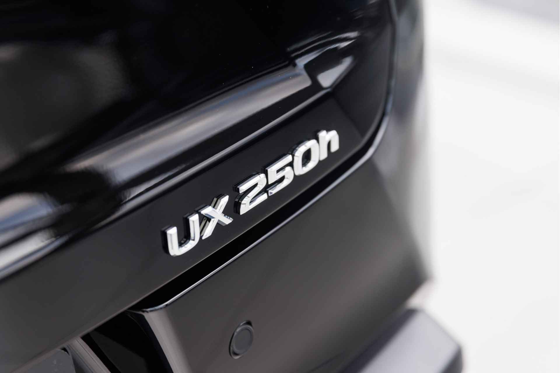 Lexus UX 250h Business Line | MY2023 | Draadloos Apple Carplay | 10 Jaar Garantie | - 27/39