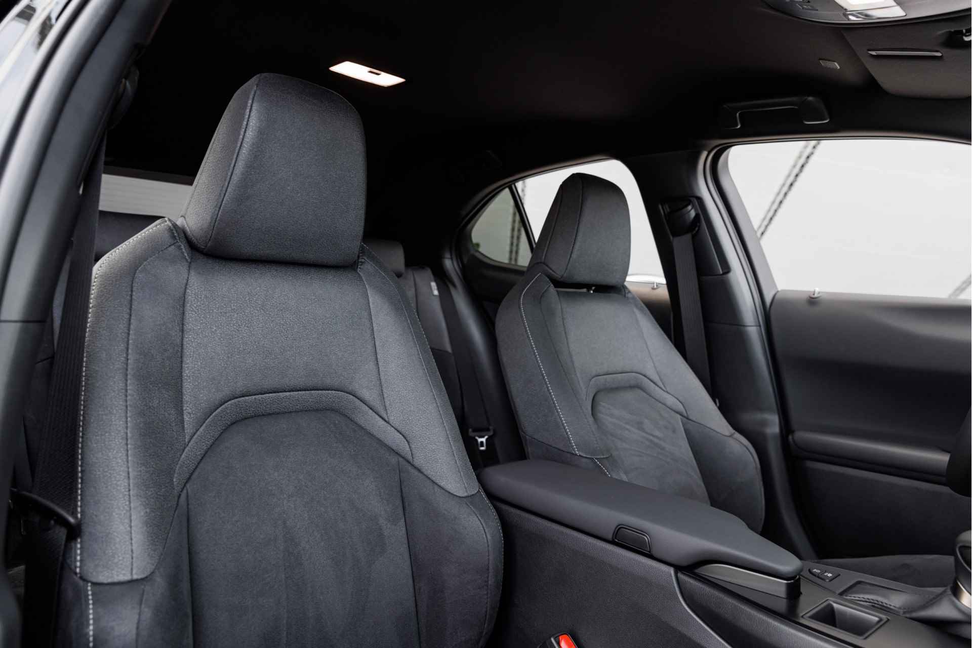 Lexus UX 250h Business Line | MY2023 | Draadloos Apple Carplay | 10 Jaar Garantie | - 30/39