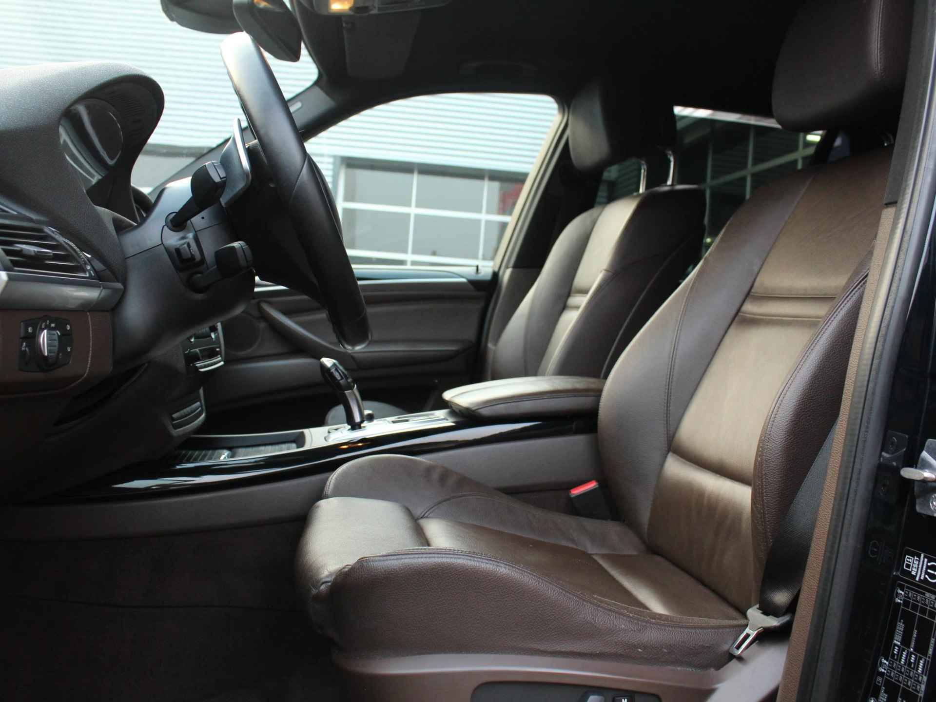 BMW X5 xDrive30d M-Pakket High Executive 19"inch Velgen, Bruin Leder, Apple Carplay, Cruise Control, Bluetooth, Airco, Park sensoren, Bi-Xenon, (MET GARANTIE*) - 10/28