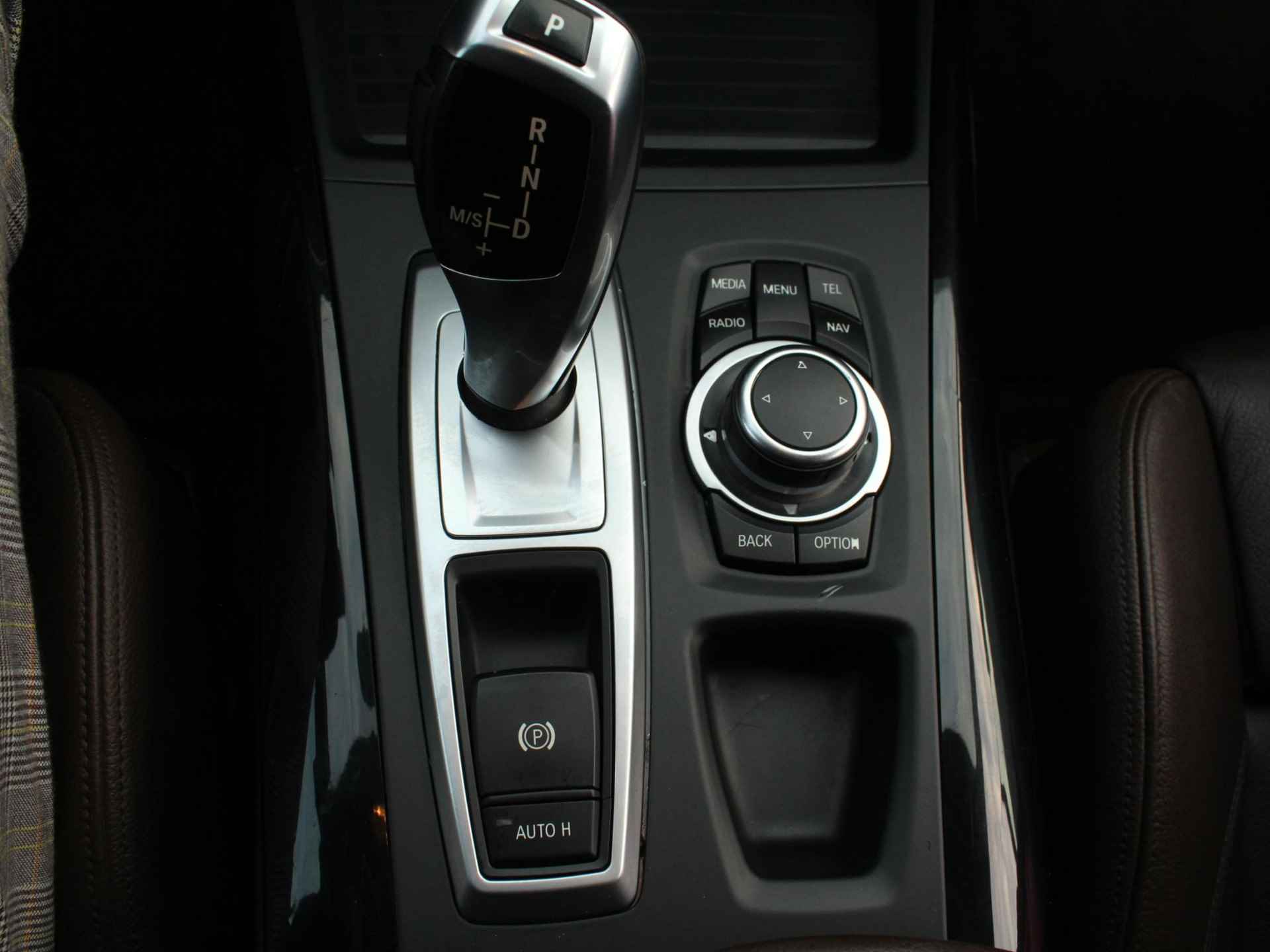 BMW X5 xDrive30d M-Pakket High Executive 19"inch Velgen, Bruin Leder, Apple Carplay, Cruise Control, Bluetooth, Airco, Park sensoren, Bi-Xenon, (MET GARANTIE*) - 25/28