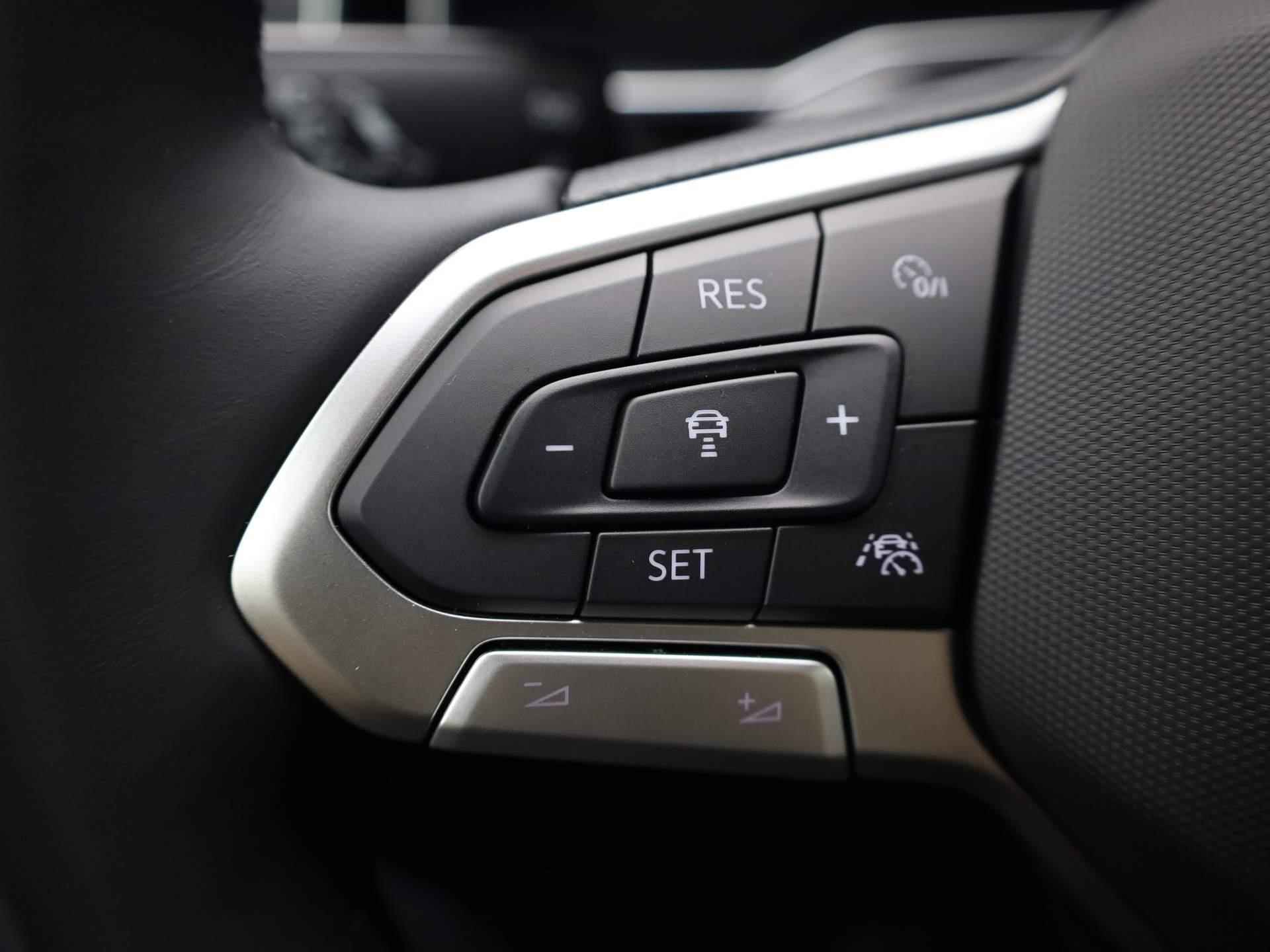 Volkswagen Polo R-Line 1.0 70 kW / 95 pk TSI Hatchback 5 versn. · Multimedia pakket · Digital cockpit · sport onderstel · - 11/38