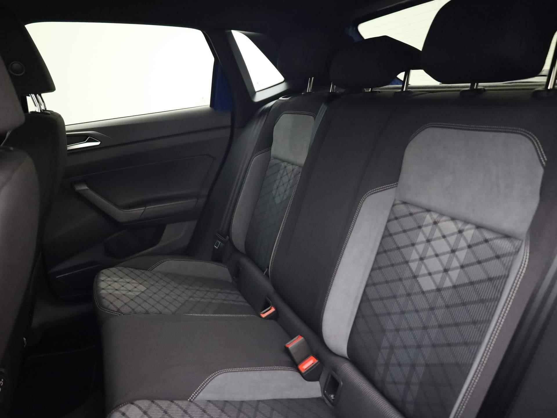 Volkswagen Polo R-Line 1.0 70 kW / 95 pk TSI Hatchback 5 versn. · Multimedia pakket · Digital cockpit · sport onderstel · - 16/38